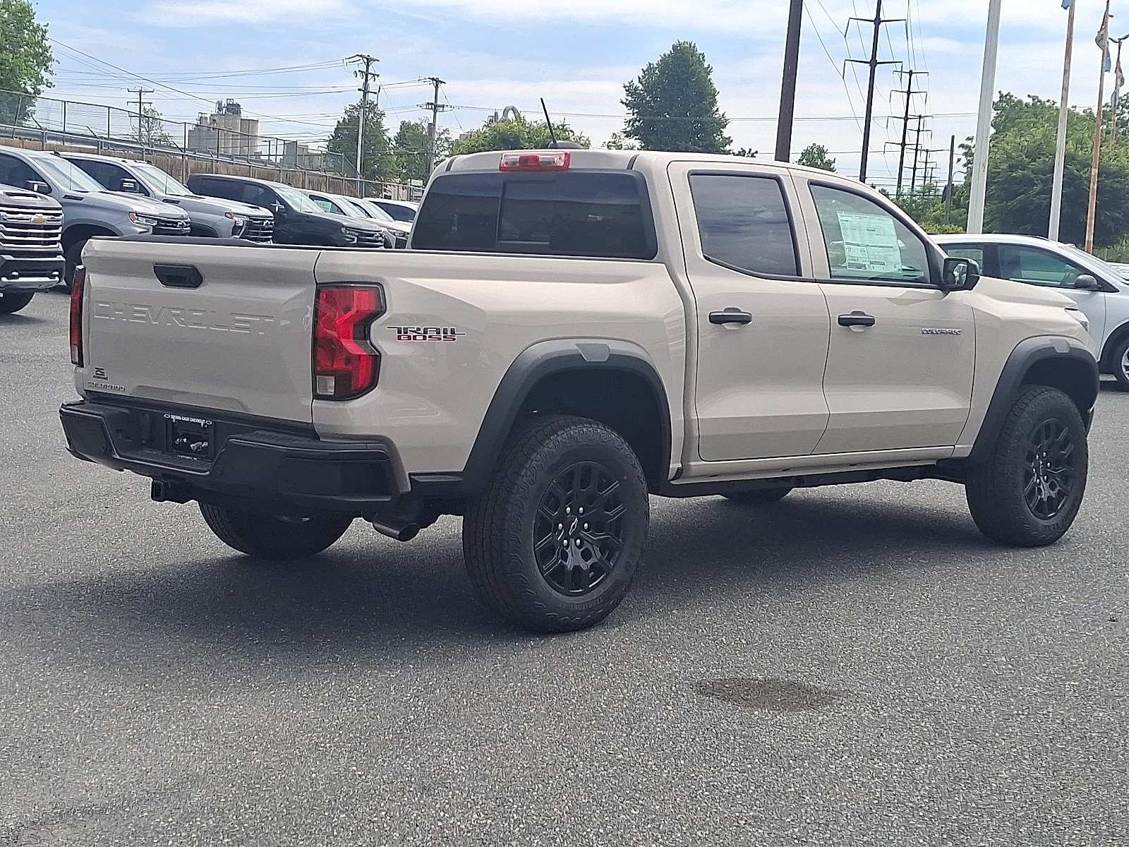 2026 Chevrolet Colorado Trail Boss, 4WD - White Sands - G42 exterior view 6