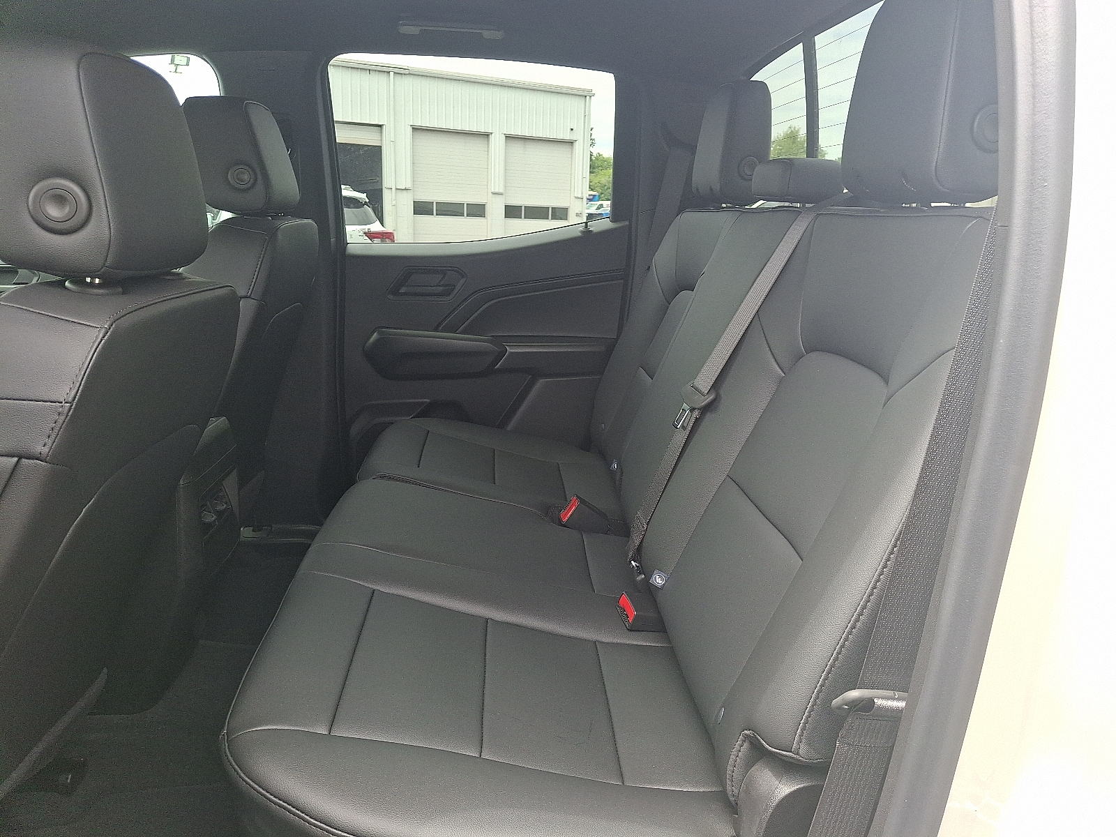 2026 Chevrolet Colorado Trail Boss, 4WD - White Sands - G42 exterior view 9