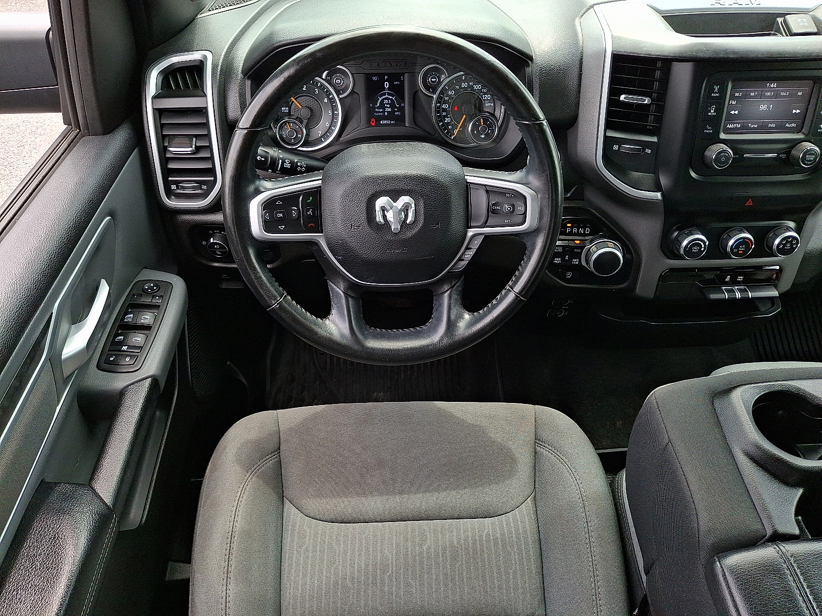 2022 Ram 1500 Big Horn Crew Cab 4x4 5'7