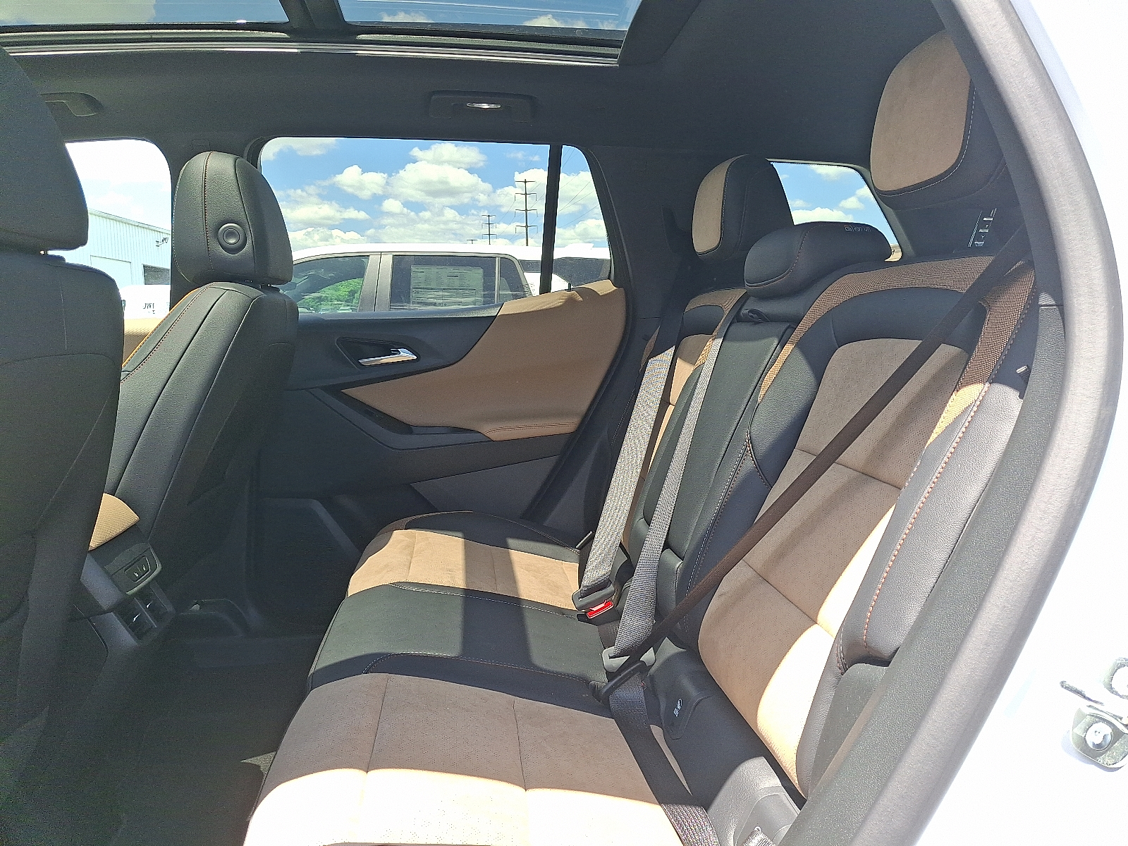 2026 Chevrolet Equinox AWD ACTIV - Polar White Tricoat - G4J exterior view 9