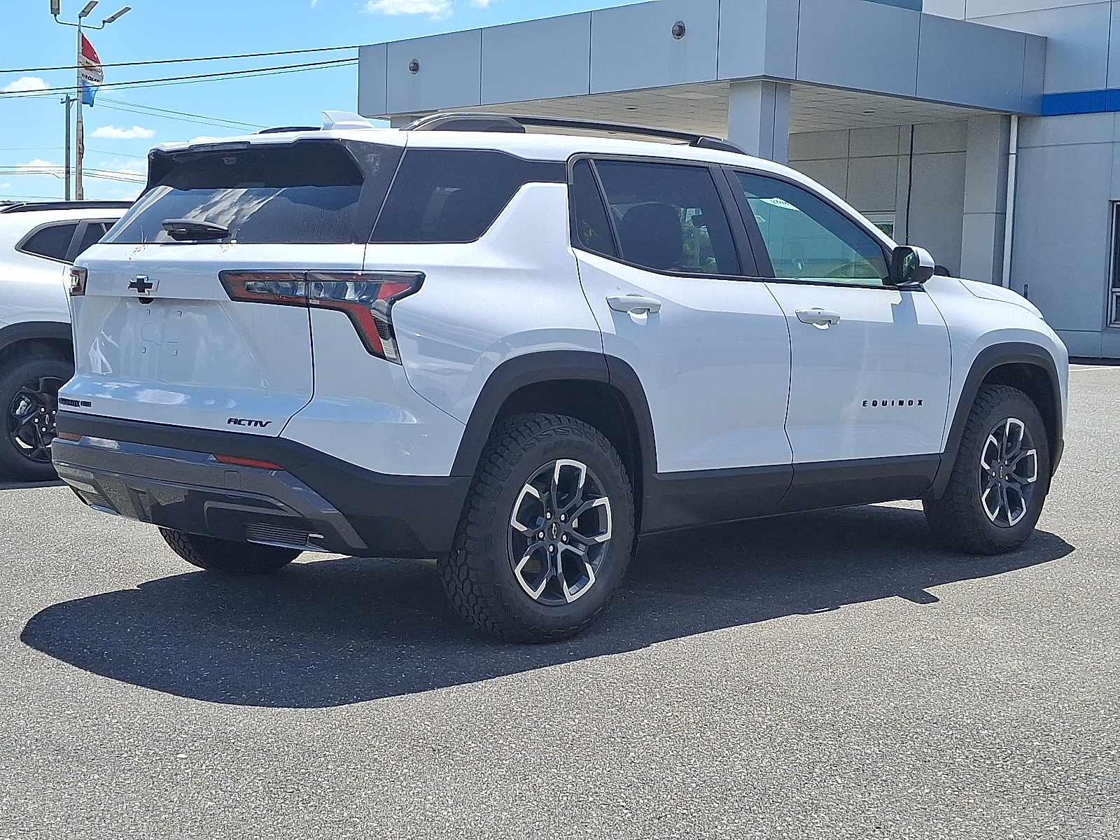 2026 Chevrolet Equinox AWD ACTIV - Polar White Tricoat - G4J exterior view 6
