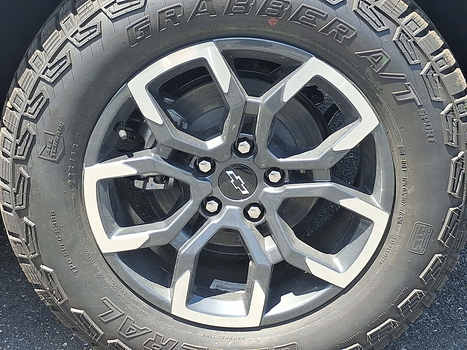 2026 Chevrolet Equinox AWD ACTIV - Polar White Tricoat - G4J exterior view 8
