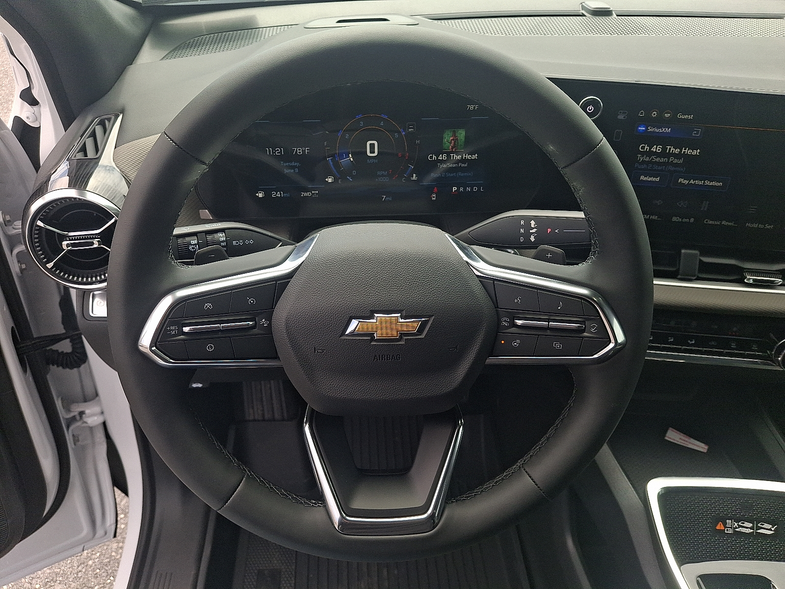 2026 Chevrolet Equinox AWD LT - Summit White - GAZ exterior view 13