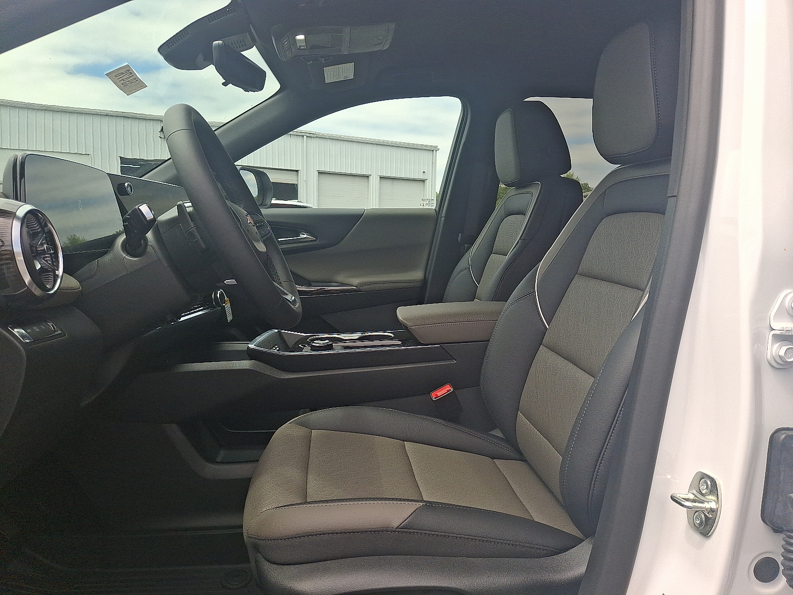 2026 Chevrolet Equinox AWD LT - Summit White - GAZ exterior view 12