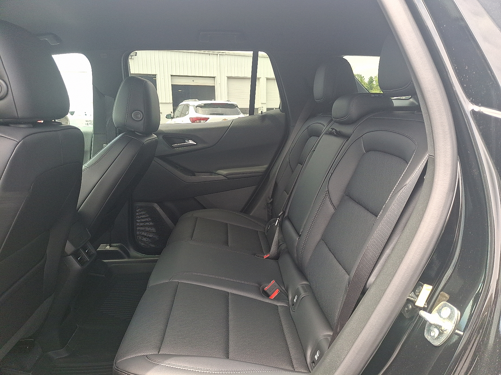 2026 Chevrolet Equinox AWD LT - Mosaic Black Metallic - GB8 exterior view 9