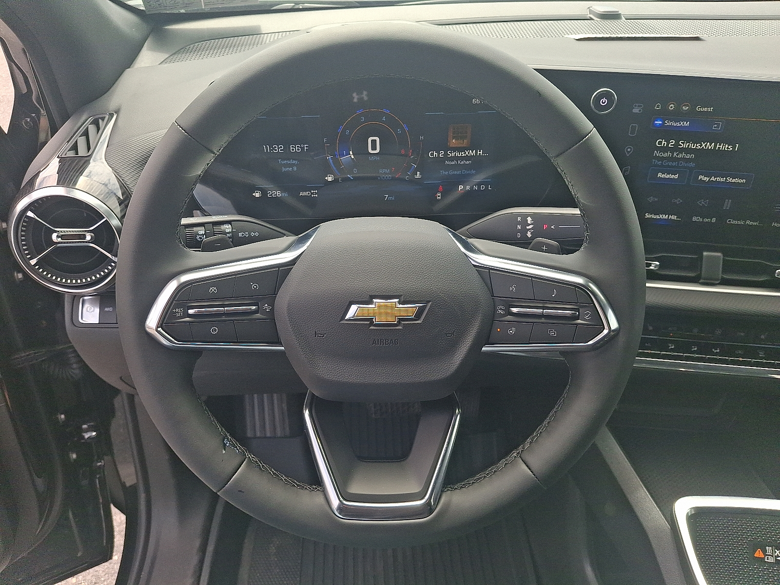 2026 Chevrolet Equinox AWD LT - Mosaic Black Metallic - GB8 exterior view 13