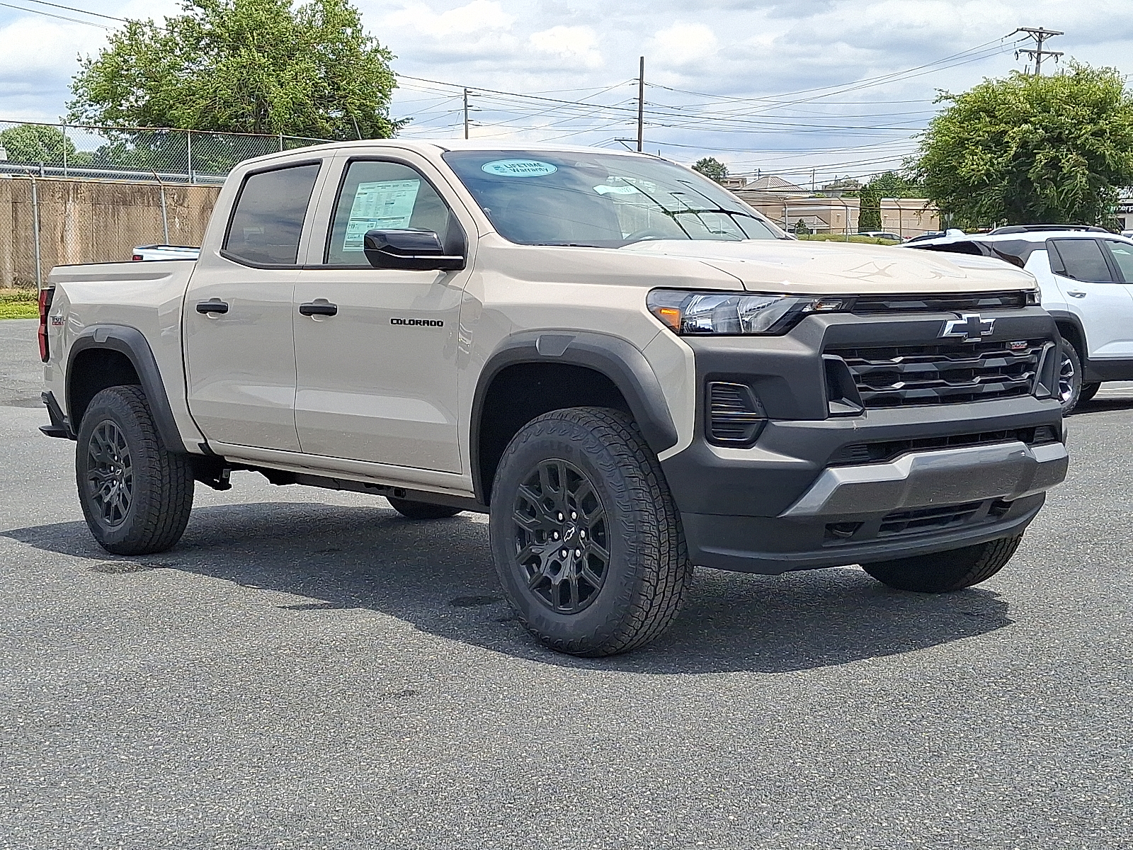 2026 Chevrolet Colorado Trail Boss, 4WD - White Sands - G42 exterior view 2