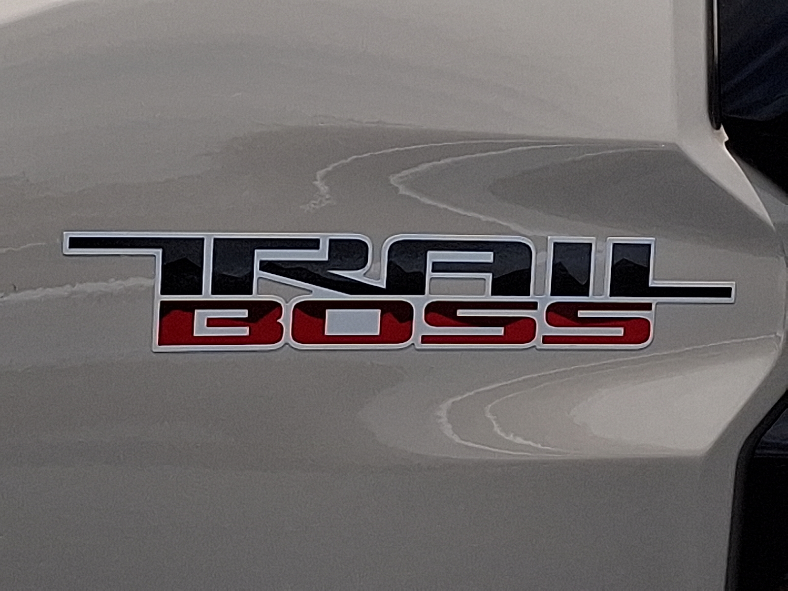 2026 Chevrolet Colorado Trail Boss, 4WD - White Sands - G42 exterior view 18