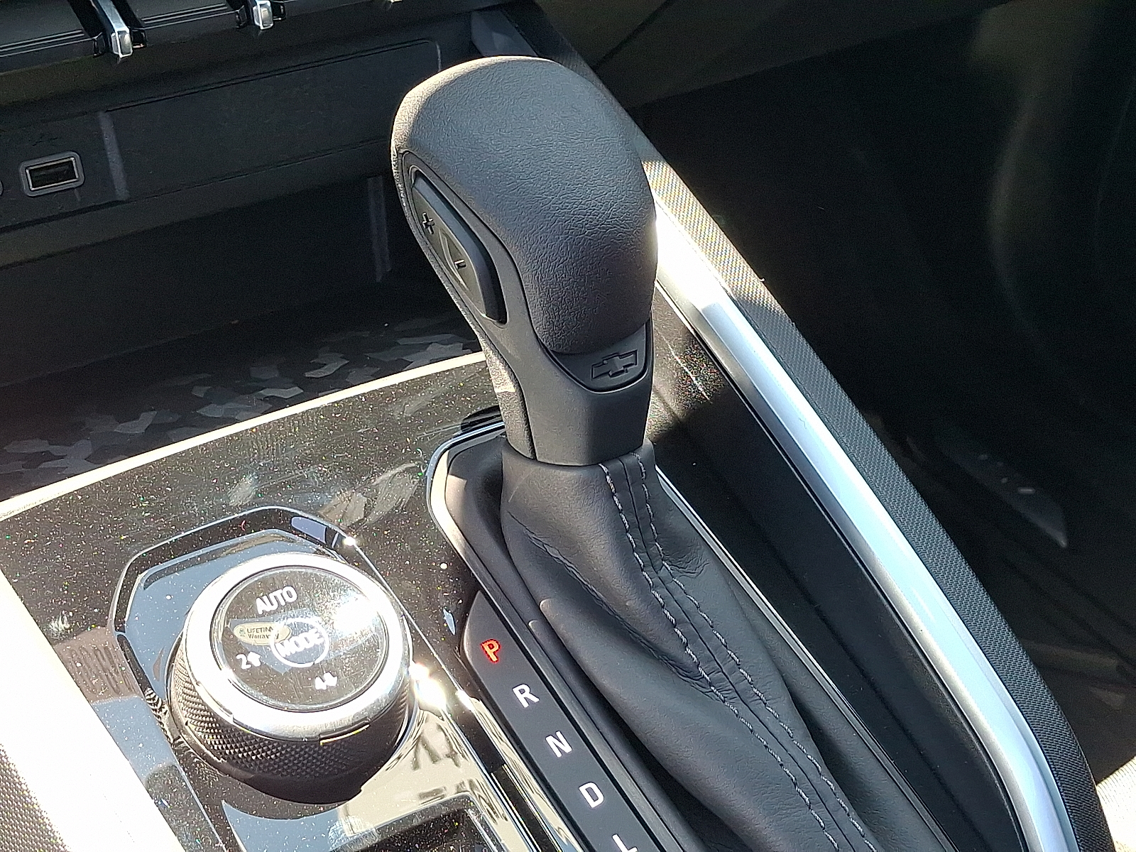 2026 Chevrolet Colorado Trail Boss, 4WD - Summit White - GAZ exterior view 12