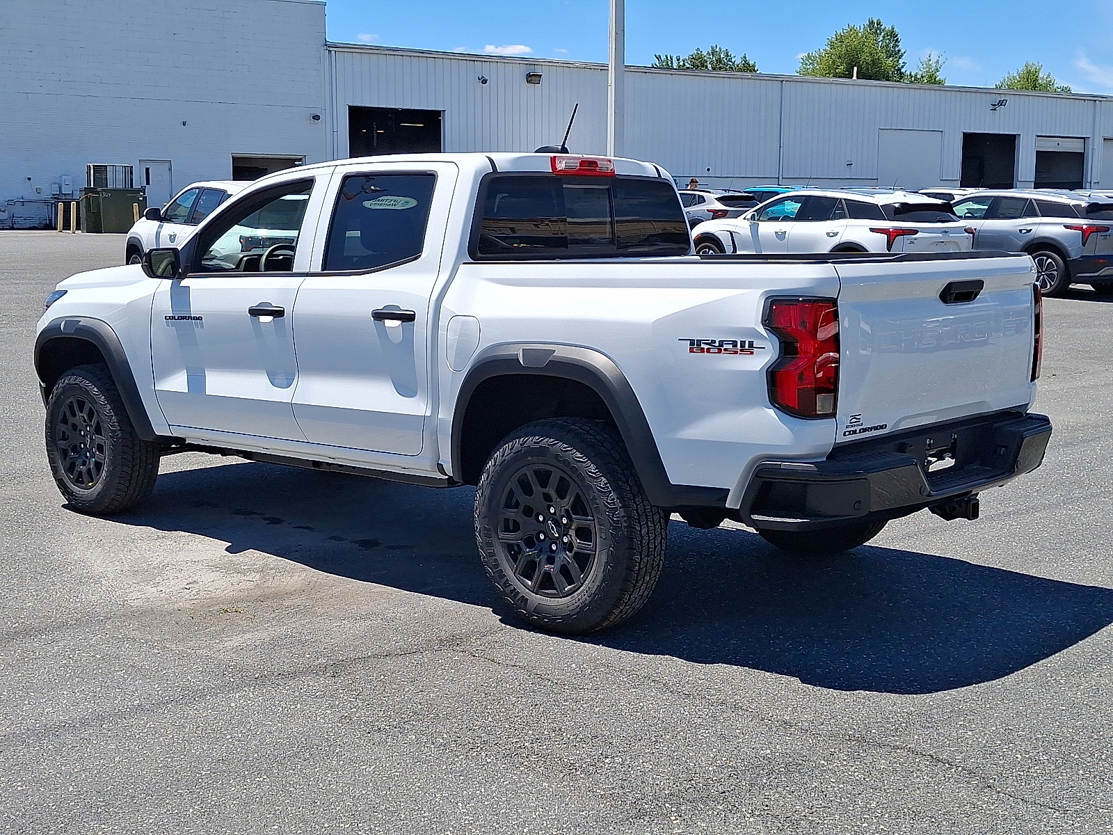 2026 Chevrolet Colorado Trail Boss, 4WD - Summit White - GAZ exterior view 4