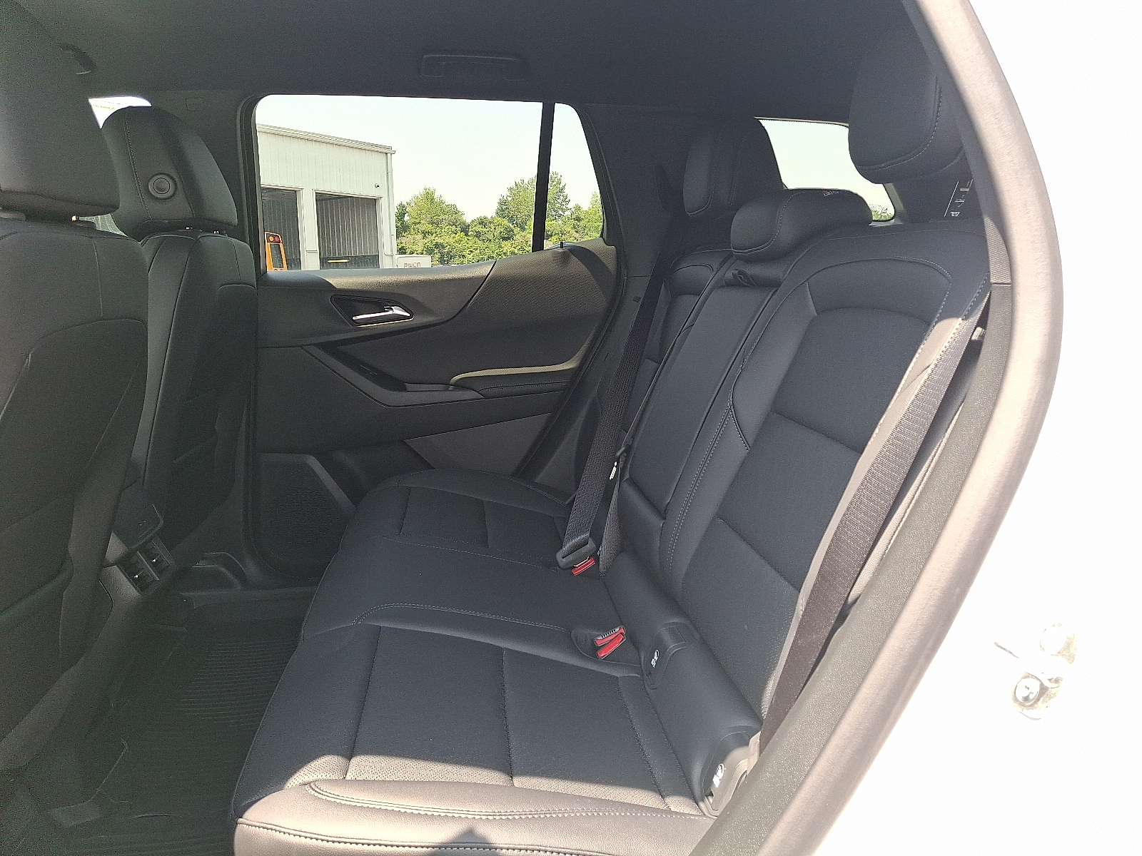 2026 Chevrolet Equinox AWD LT - Summit White - GAZ exterior view 9