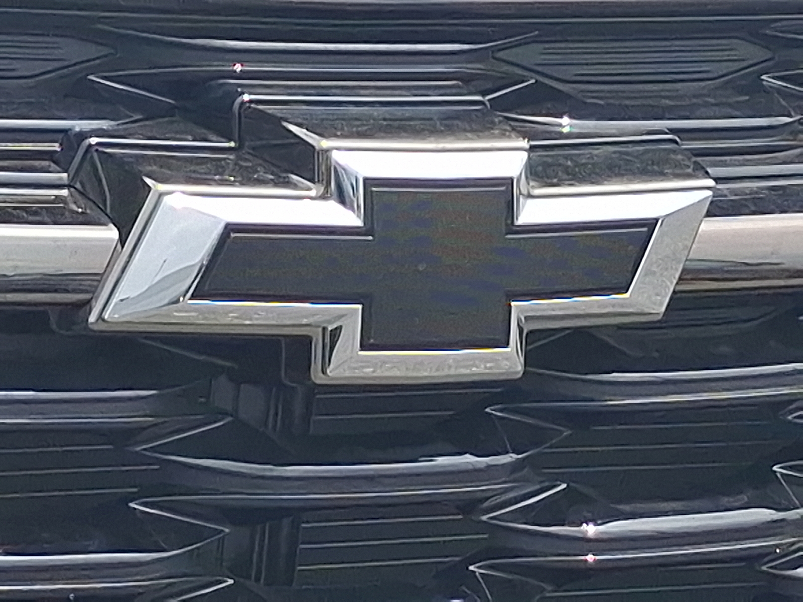 2026 Chevrolet Trax FWD 2RS - Mosaic Black Metallic - GB0 exterior view 18