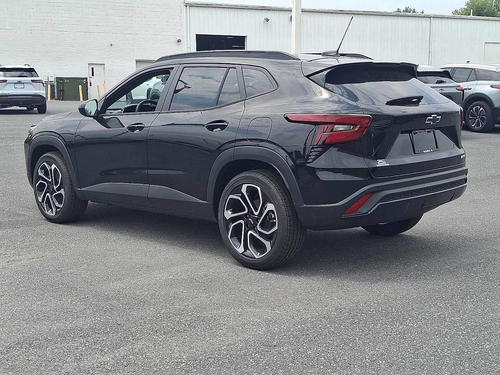 2026 Chevrolet Trax FWD 2RS - Mosaic Black Metallic - GB0 exterior view 7