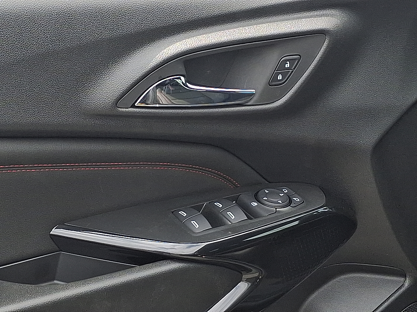 2026 Chevrolet Trax FWD 2RS - Mosaic Black Metallic - GB0 exterior view 11