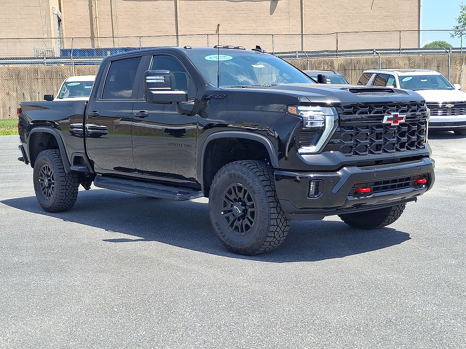 2026 Chevrolet Silverado 2500 HD Crew Cab, Standard Bed, XR2, 4WD - Black - GBA exterior view 5