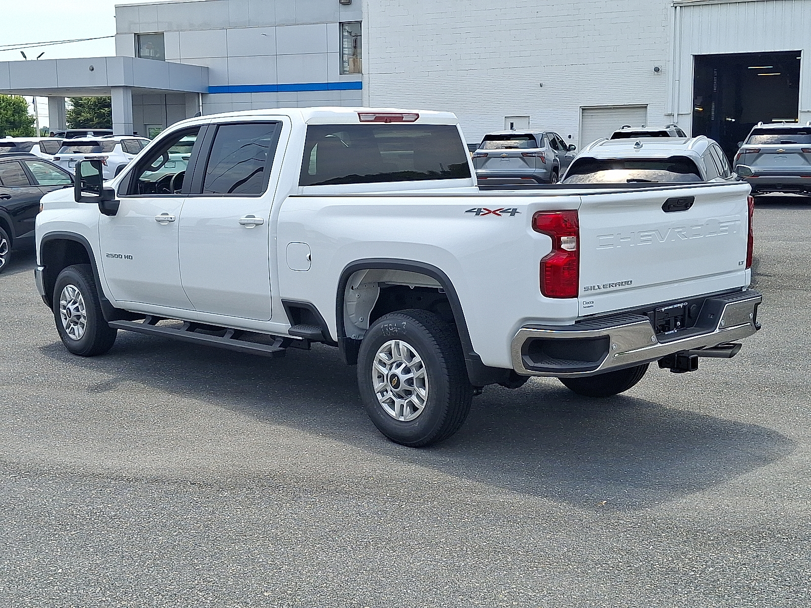 2026 Chevrolet Silverado 2500 HD Crew Cab, Standard Bed, LT, 4WD - Summit White - GAZ exterior view 7