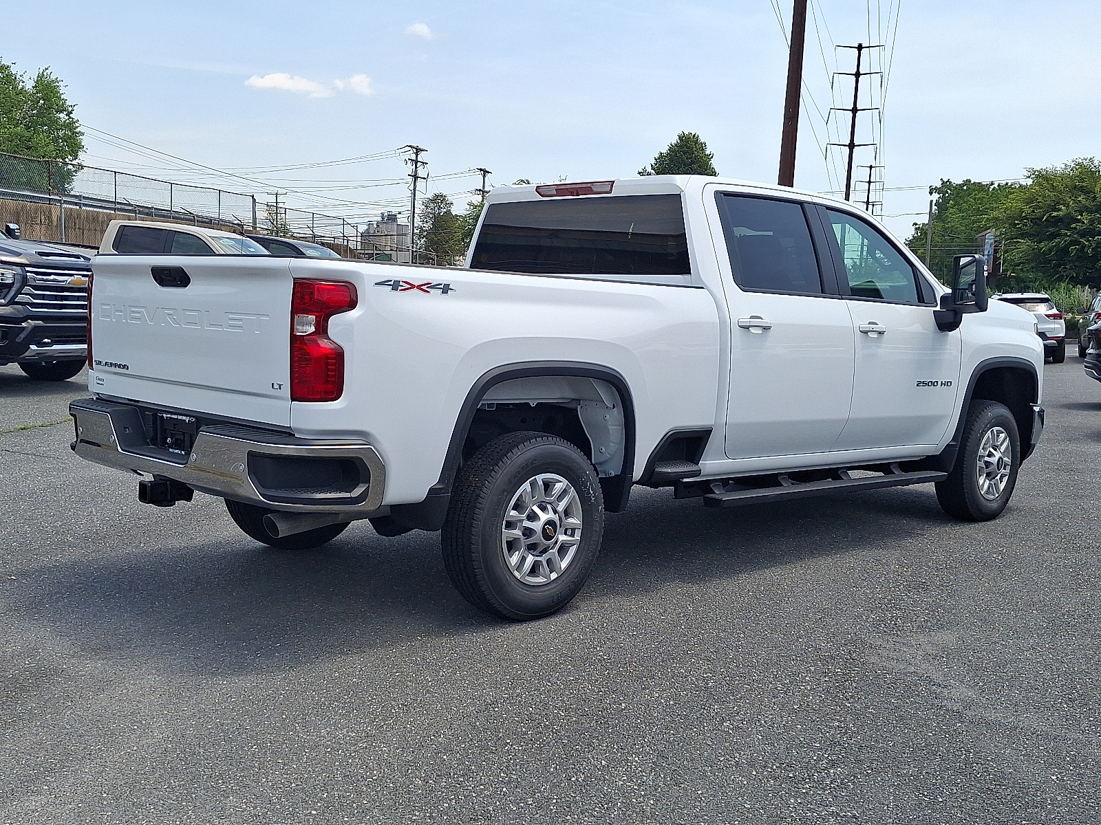 2026 Chevrolet Silverado 2500 HD Crew Cab, Standard Bed, LT, 4WD - Summit White - GAZ exterior view 6