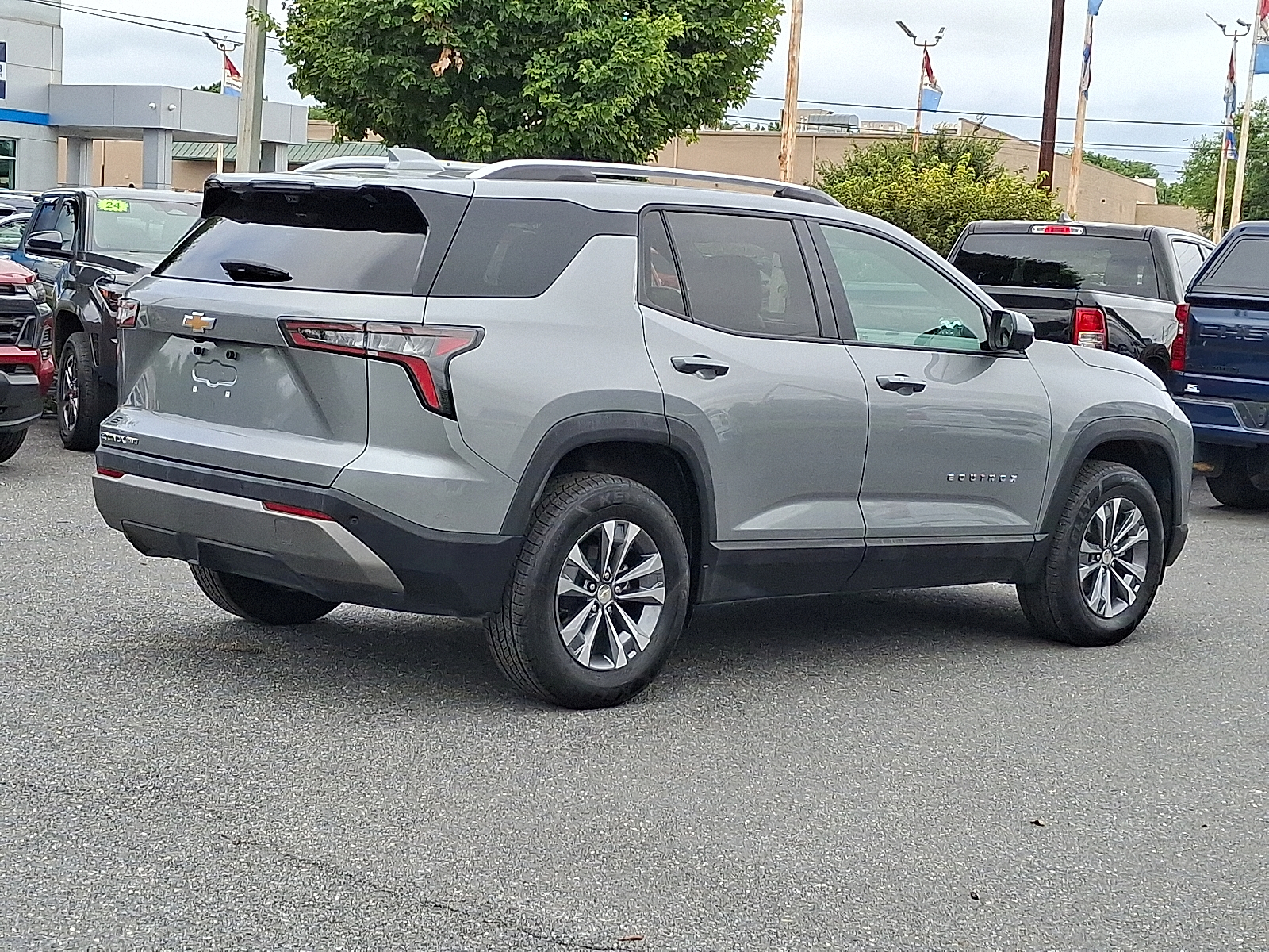 2025 Chevrolet Equinox AWD LT - Sterling Gray Metallic - GXD exterior view 9