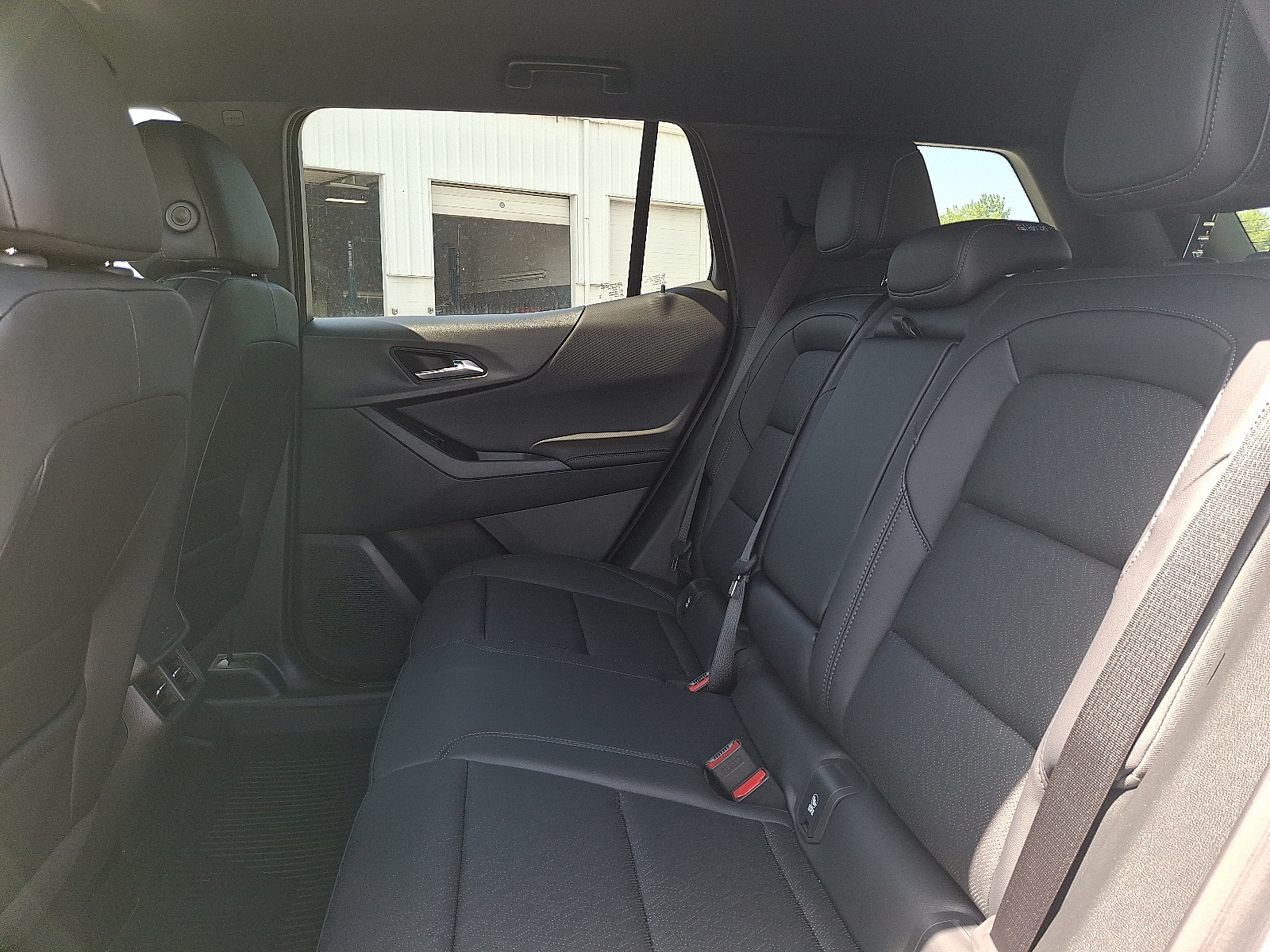 2026 Chevrolet Equinox AWD LT - Summit White - GAZ exterior view 9