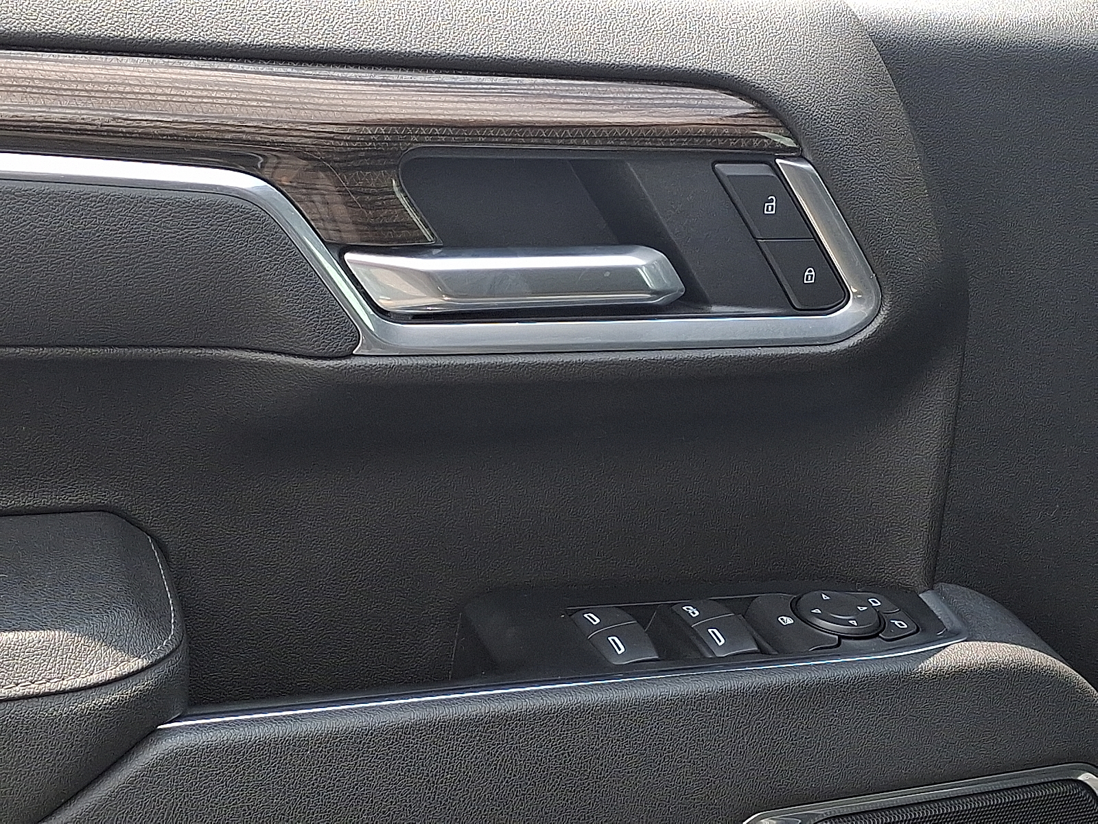 2026 Chevrolet Silverado 1500 4WD Crew Cab Standard Bed LT - Black - GBA exterior view 16