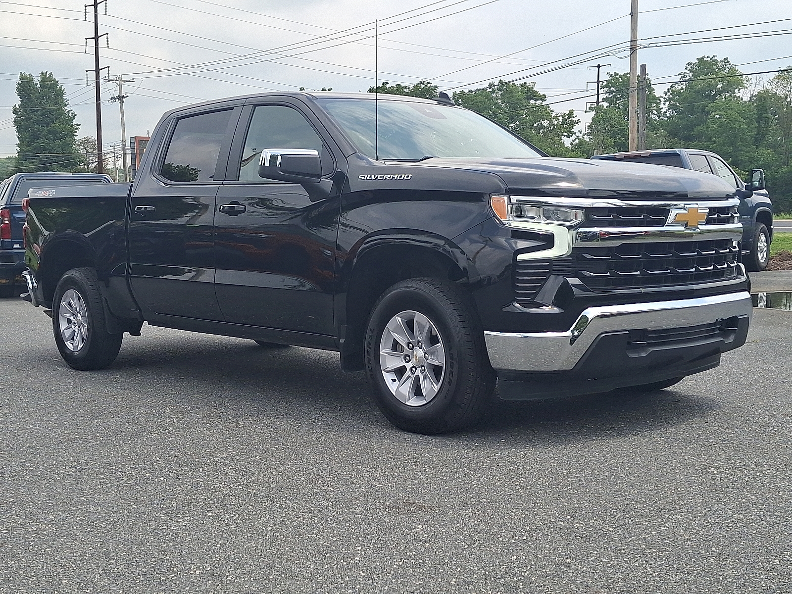 2026 Chevrolet Silverado 1500 4WD Crew Cab Standard Bed LT - Black - GBA exterior view 6