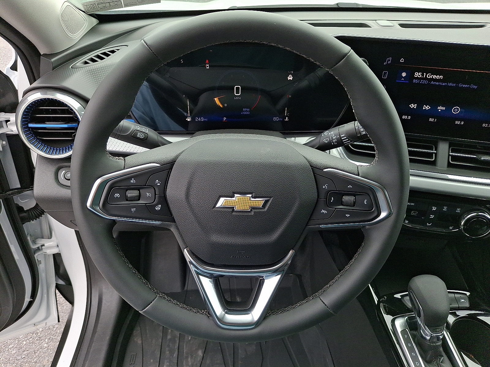 2026 Chevrolet Trax FWD LT - Summit White - GAZ exterior view 13