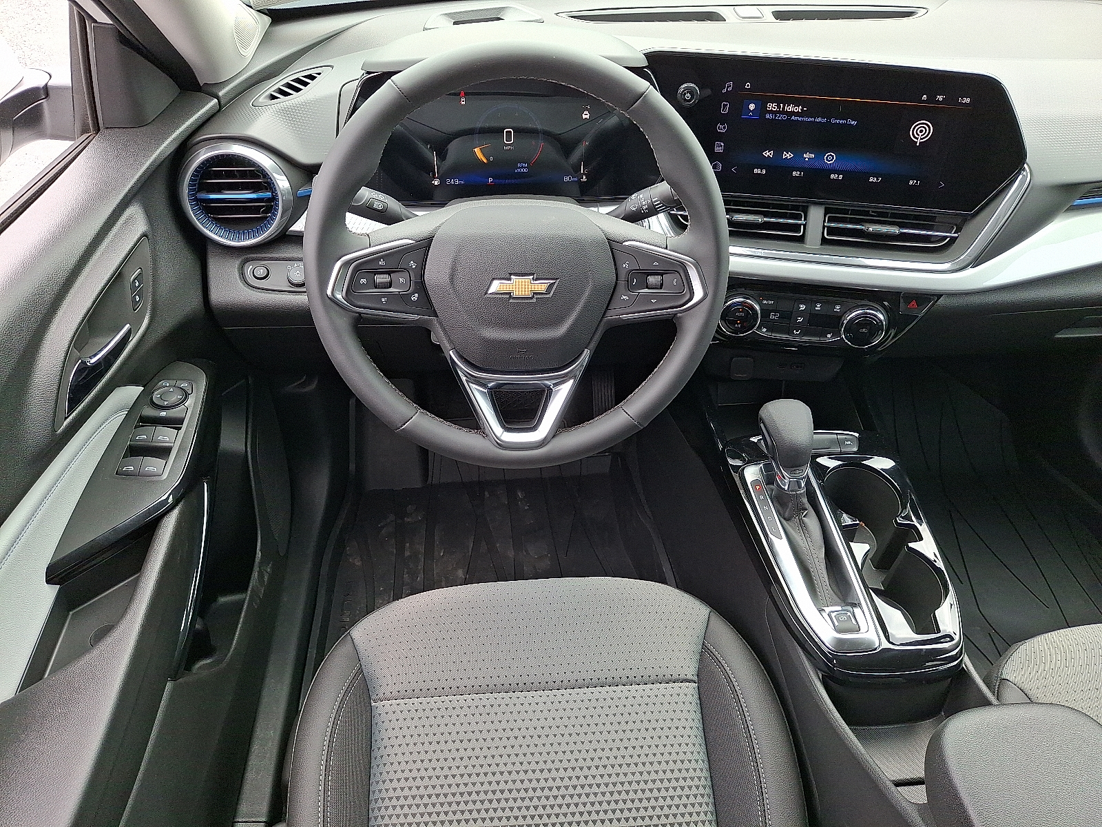 2026 Chevrolet Trax FWD LT - Summit White - GAZ exterior view 10