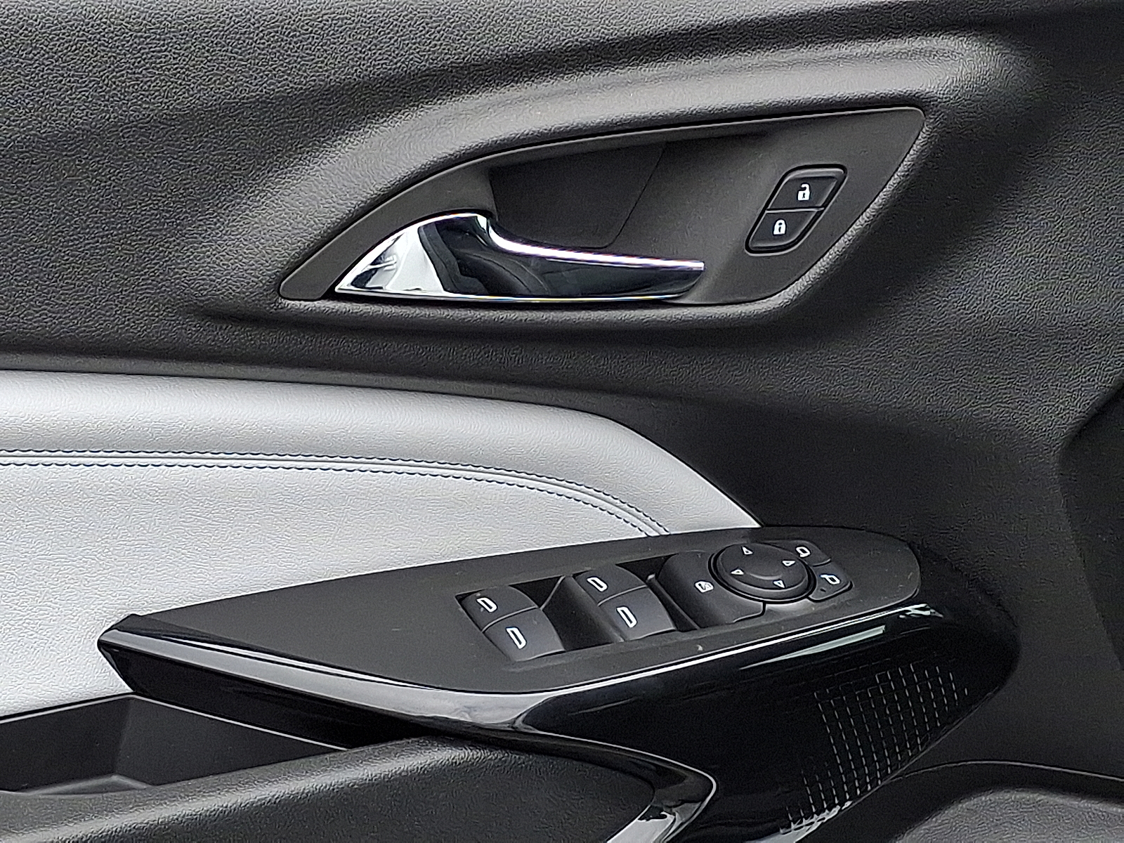 2026 Chevrolet Trax FWD LT - Summit White - GAZ exterior view 11