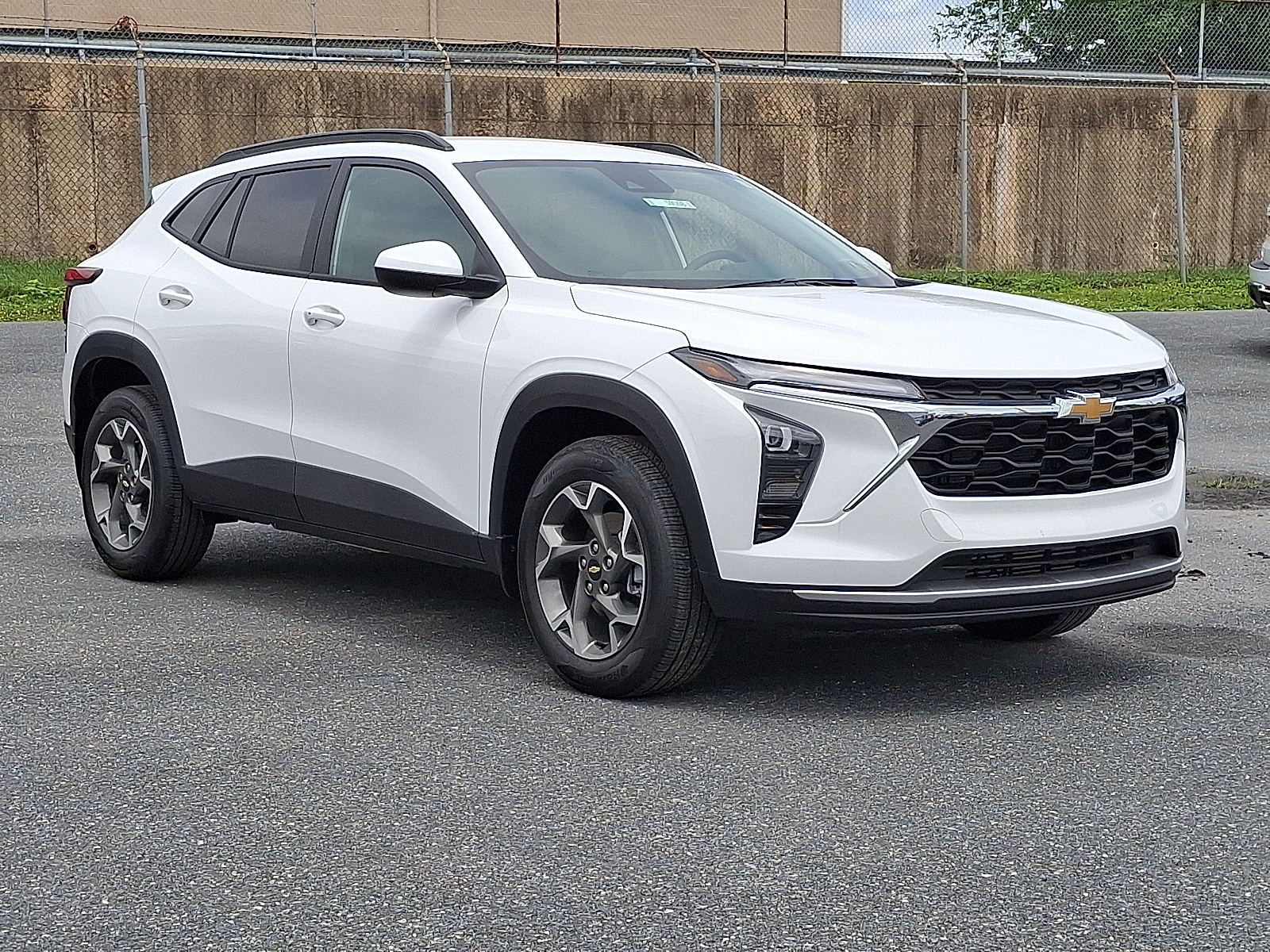 2026 Chevrolet Trax FWD LT - Summit White - GAZ exterior view 5
