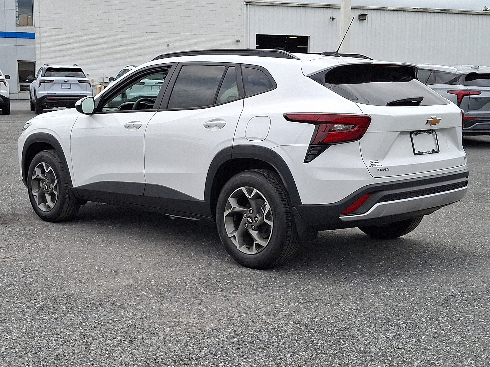 2026 Chevrolet Trax FWD LT - Summit White - GAZ exterior view 7