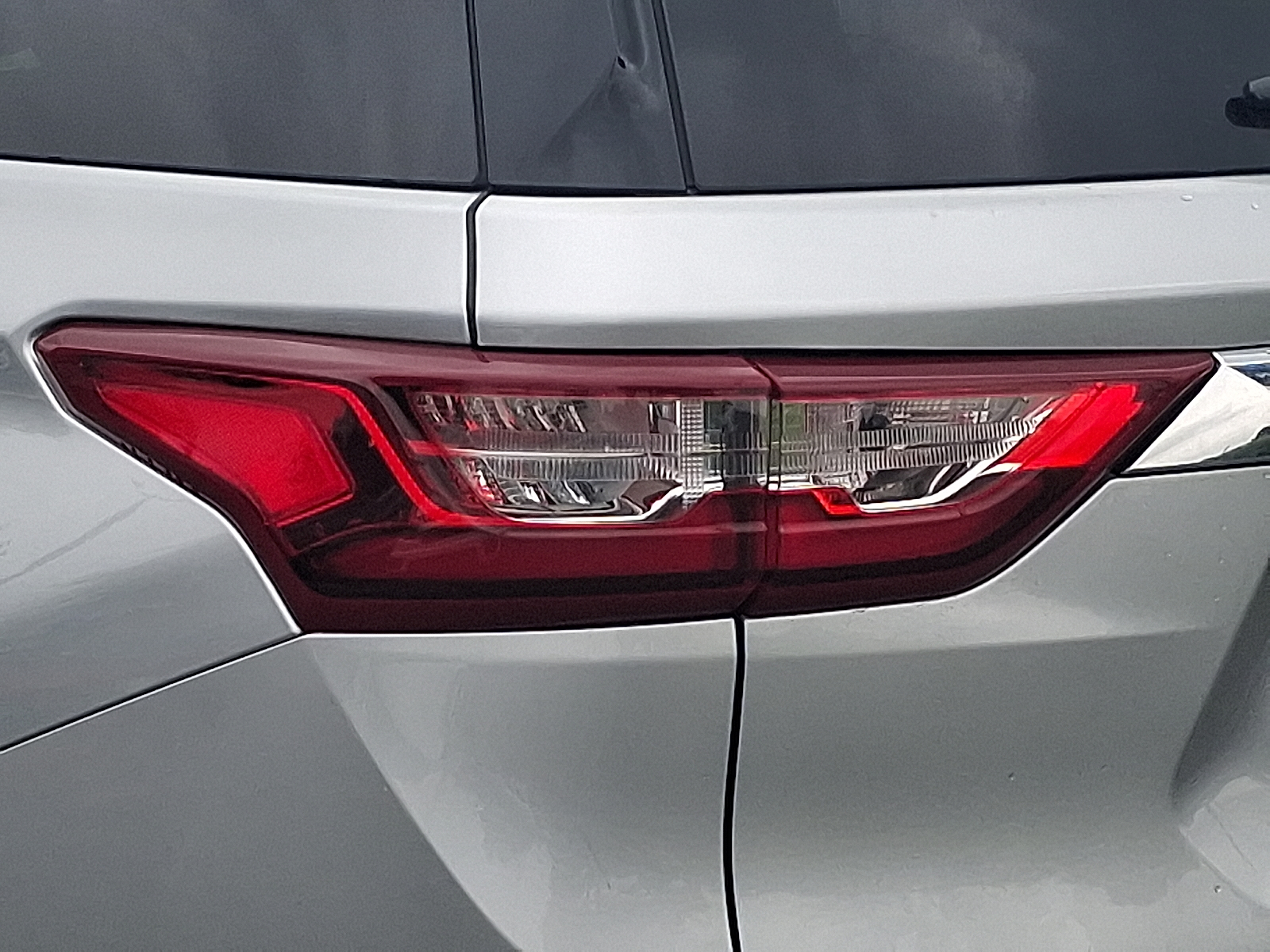 2021 Chevrolet Traverse AWD LT Leather - Silver Ice Metallic - GAN exterior view 10