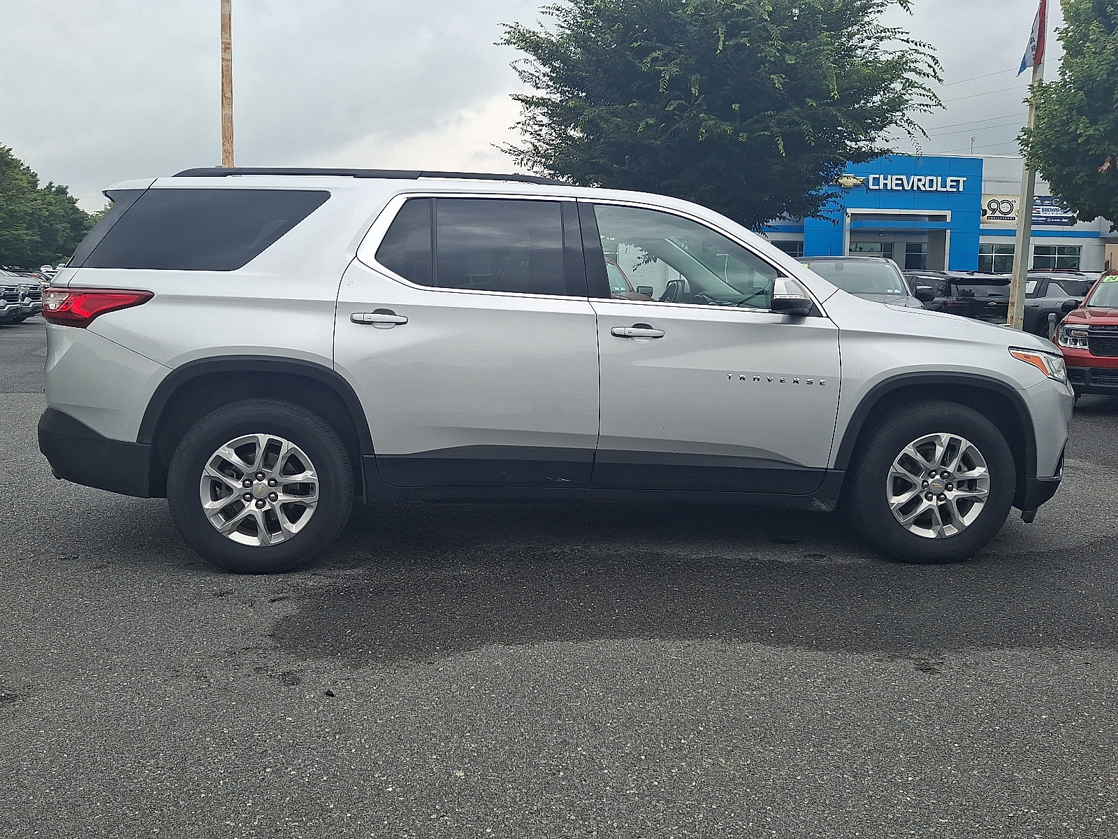 2021 Chevrolet Traverse AWD LT Leather - Silver Ice Metallic - GAN exterior view 7