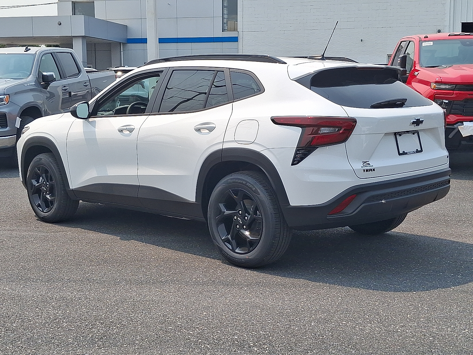 2026 Chevrolet Trax FWD LT - Summit White - GAZ exterior view 7