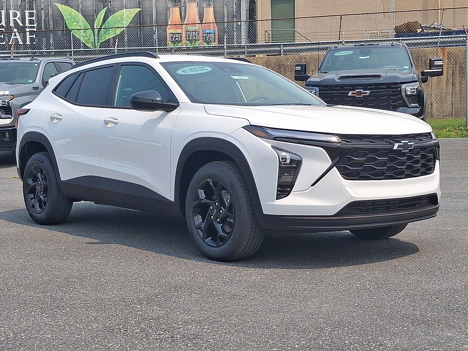 2026 Chevrolet Trax FWD LT - Summit White - GAZ exterior view 5