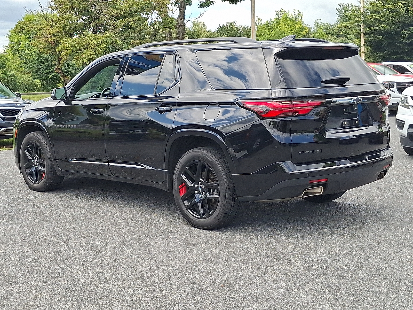 2024 Chevrolet Traverse Limited AWD Premier - Mosaic Black Metallic - GB8 exterior view 7