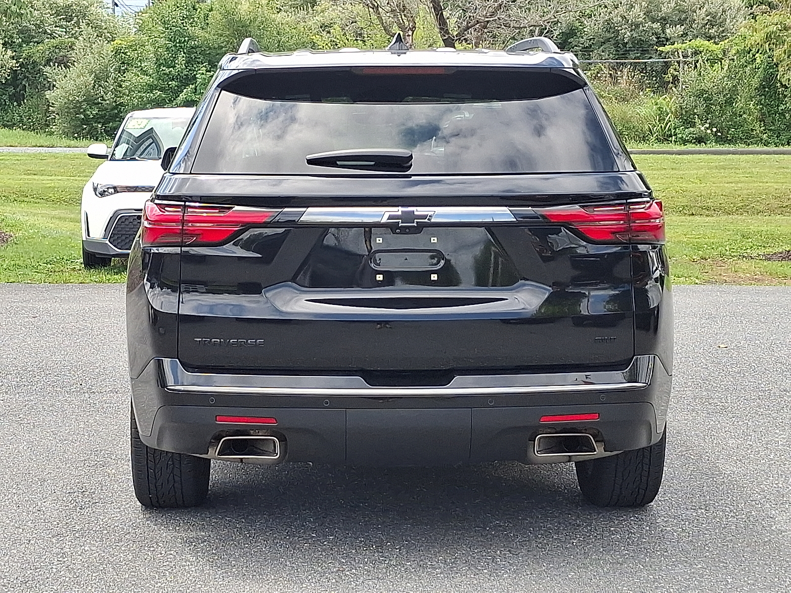 2024 Chevrolet Traverse Limited AWD Premier - Mosaic Black Metallic - GB8 exterior view 8