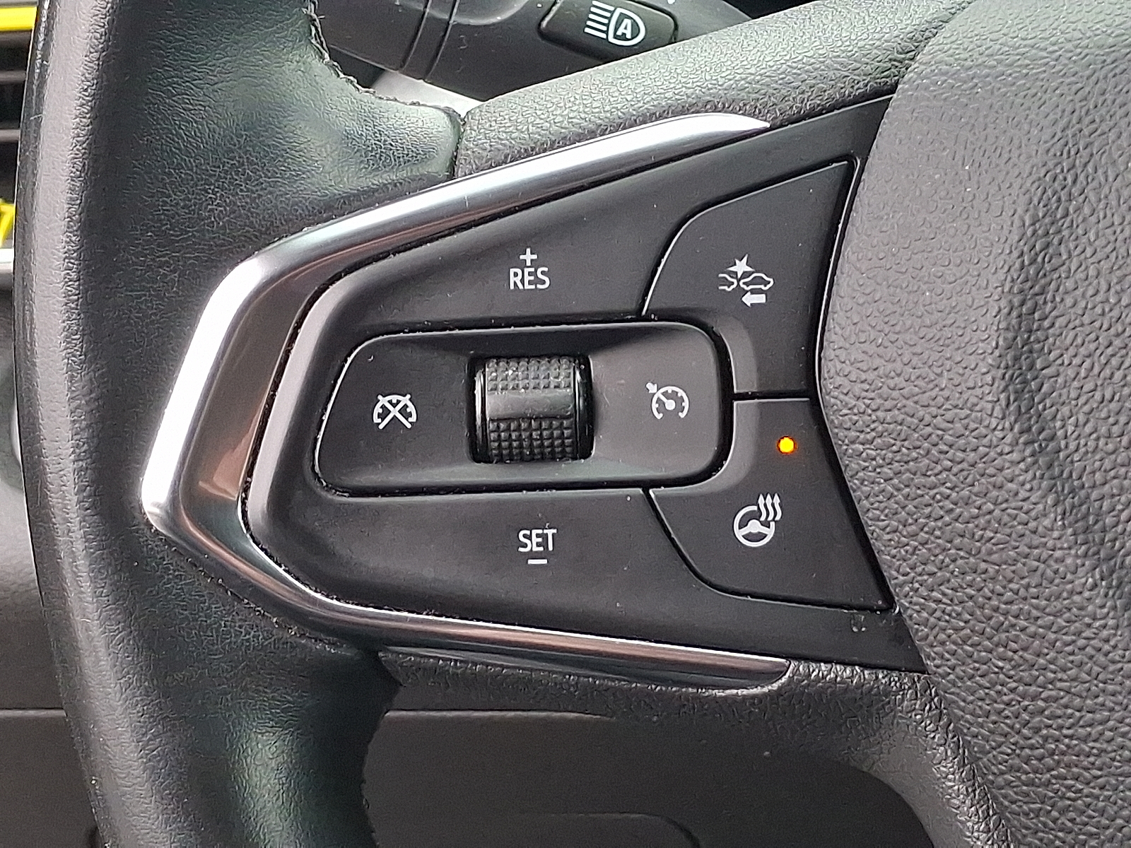 2024 Chevrolet Trax FWD LT - Mosaic Black Metallic - GB0 exterior view 19