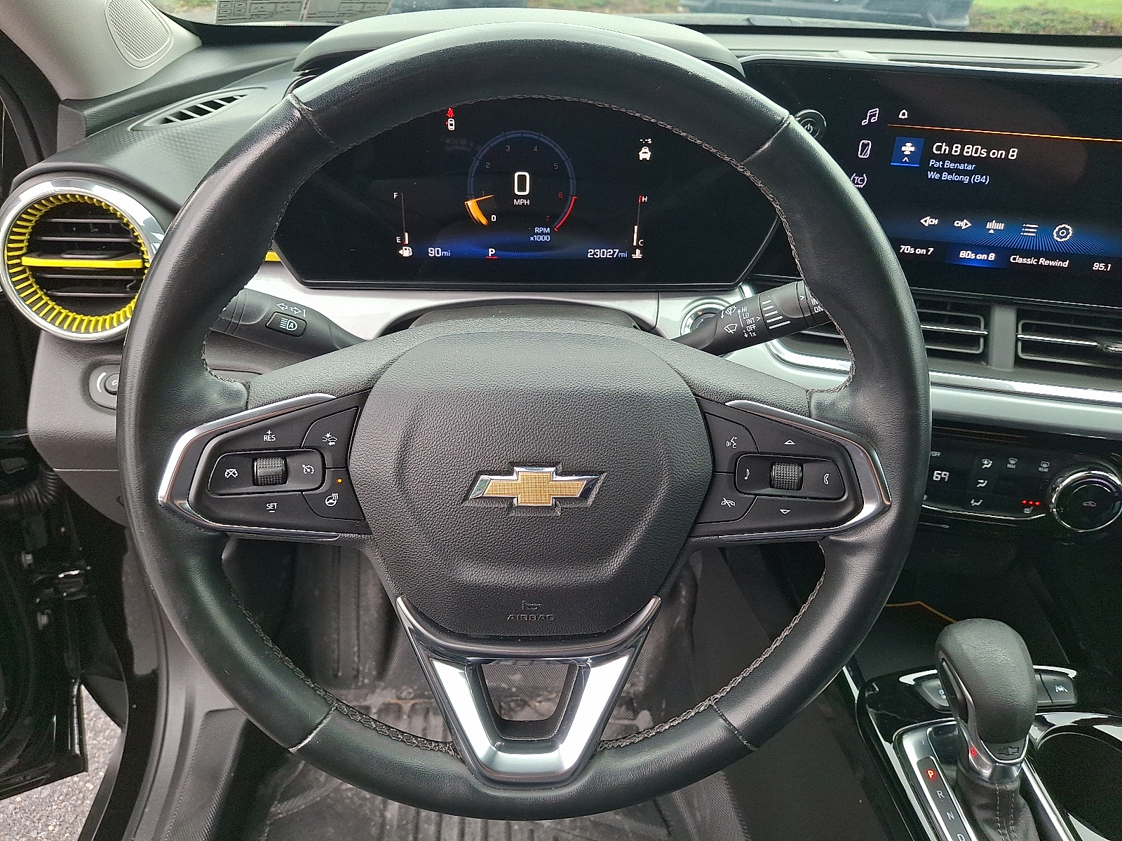 2024 Chevrolet Trax FWD LT - Mosaic Black Metallic - GB0 exterior view 18
