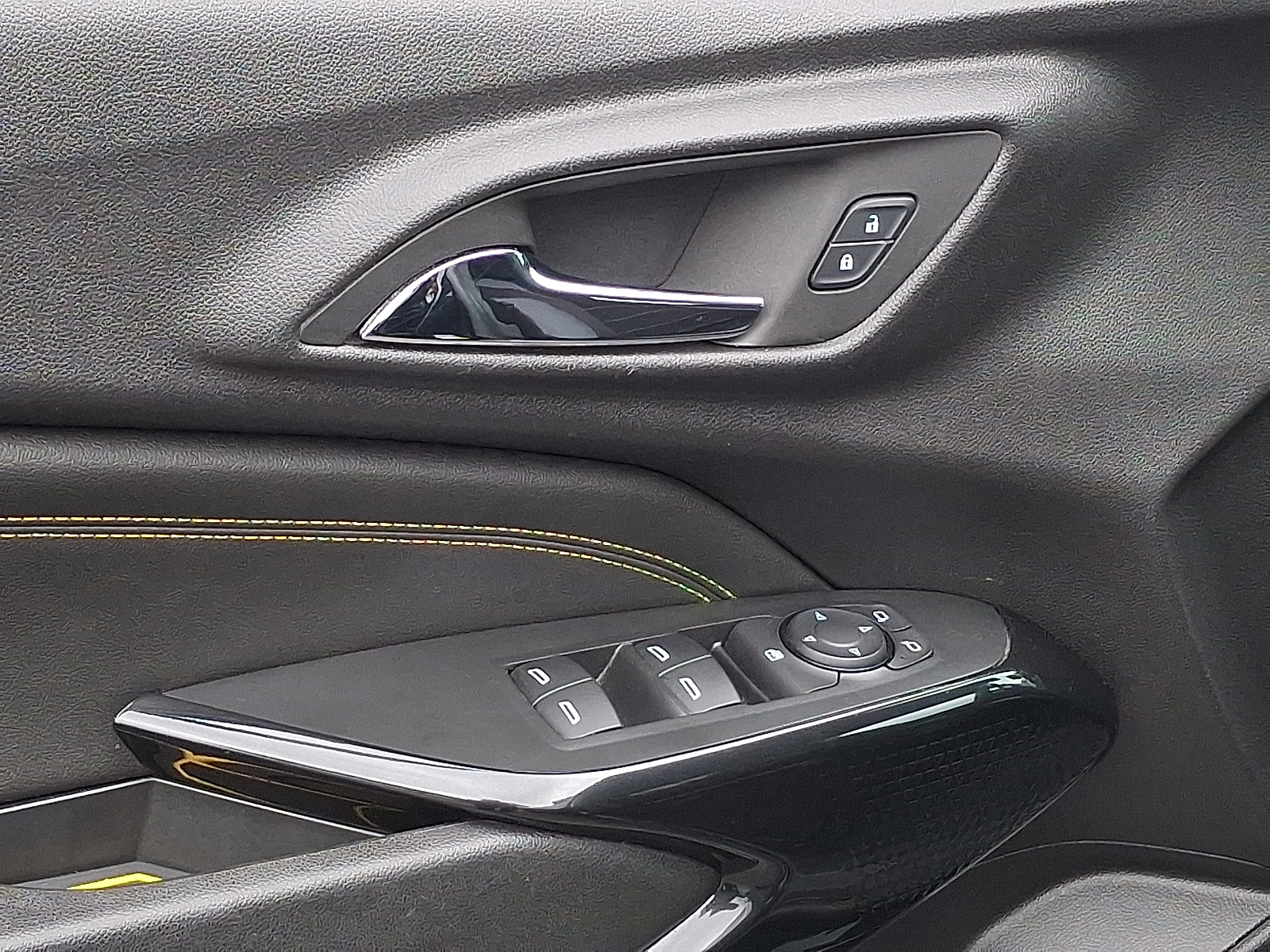 2024 Chevrolet Trax FWD LT - Mosaic Black Metallic - GB0 exterior view 16
