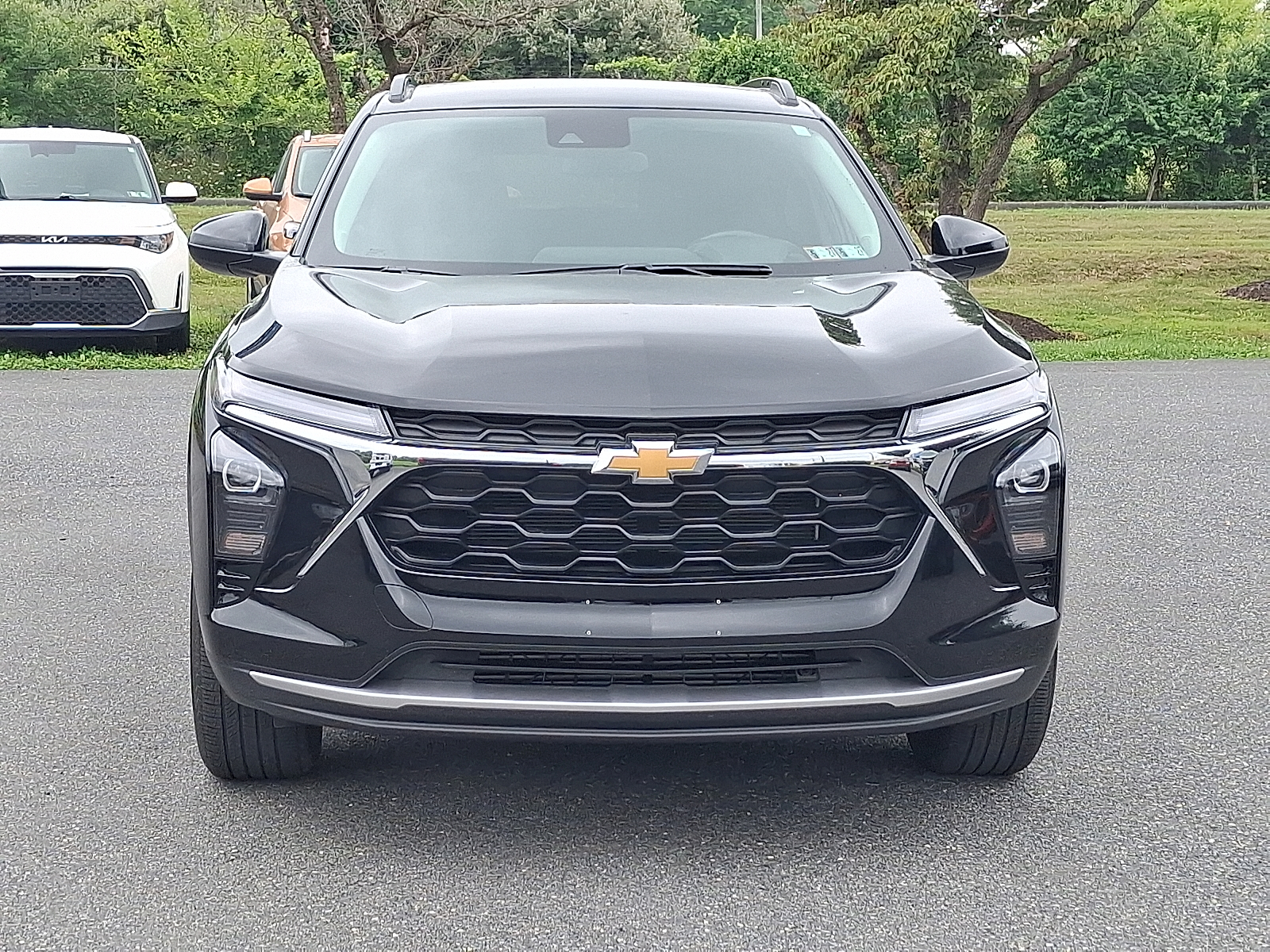 2024 Chevrolet Trax FWD LT - Mosaic Black Metallic - GB0 exterior view 5