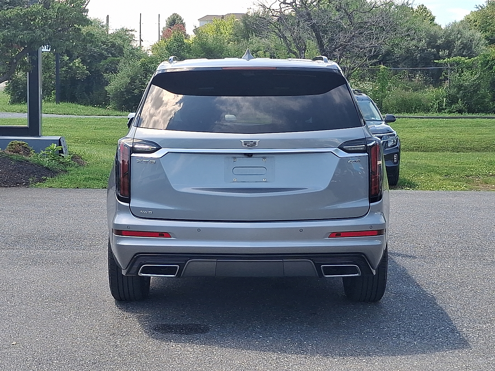 2025 Cadillac XT6 AWD Sport - Argent Silver Metallic - GXD exterior view 9
