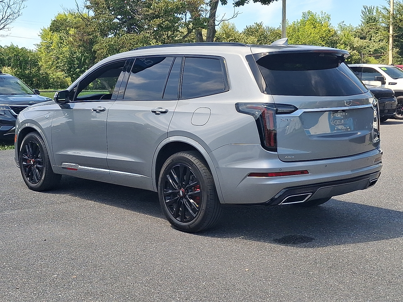 2025 Cadillac XT6 AWD Sport - Argent Silver Metallic - GXD exterior view 8