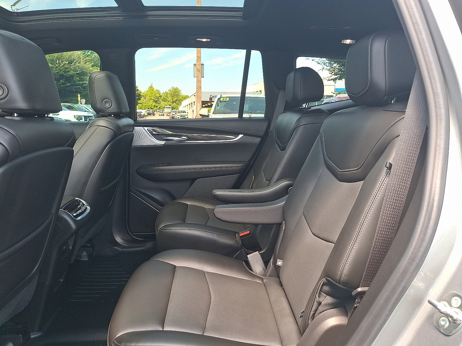 2025 Cadillac XT6 AWD Sport - Argent Silver Metallic - GXD exterior view 15
