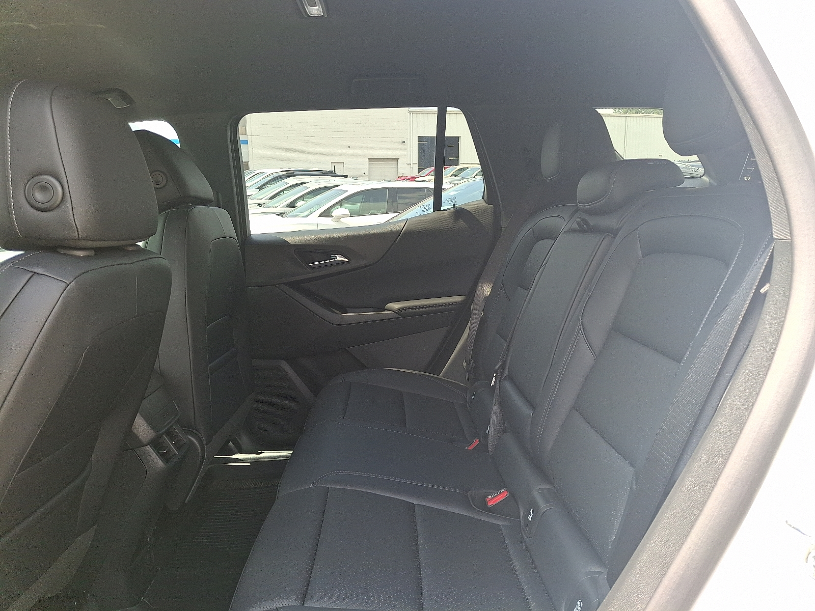 2026 Chevrolet Equinox AWD LT - Summit White - GAZ exterior view 9