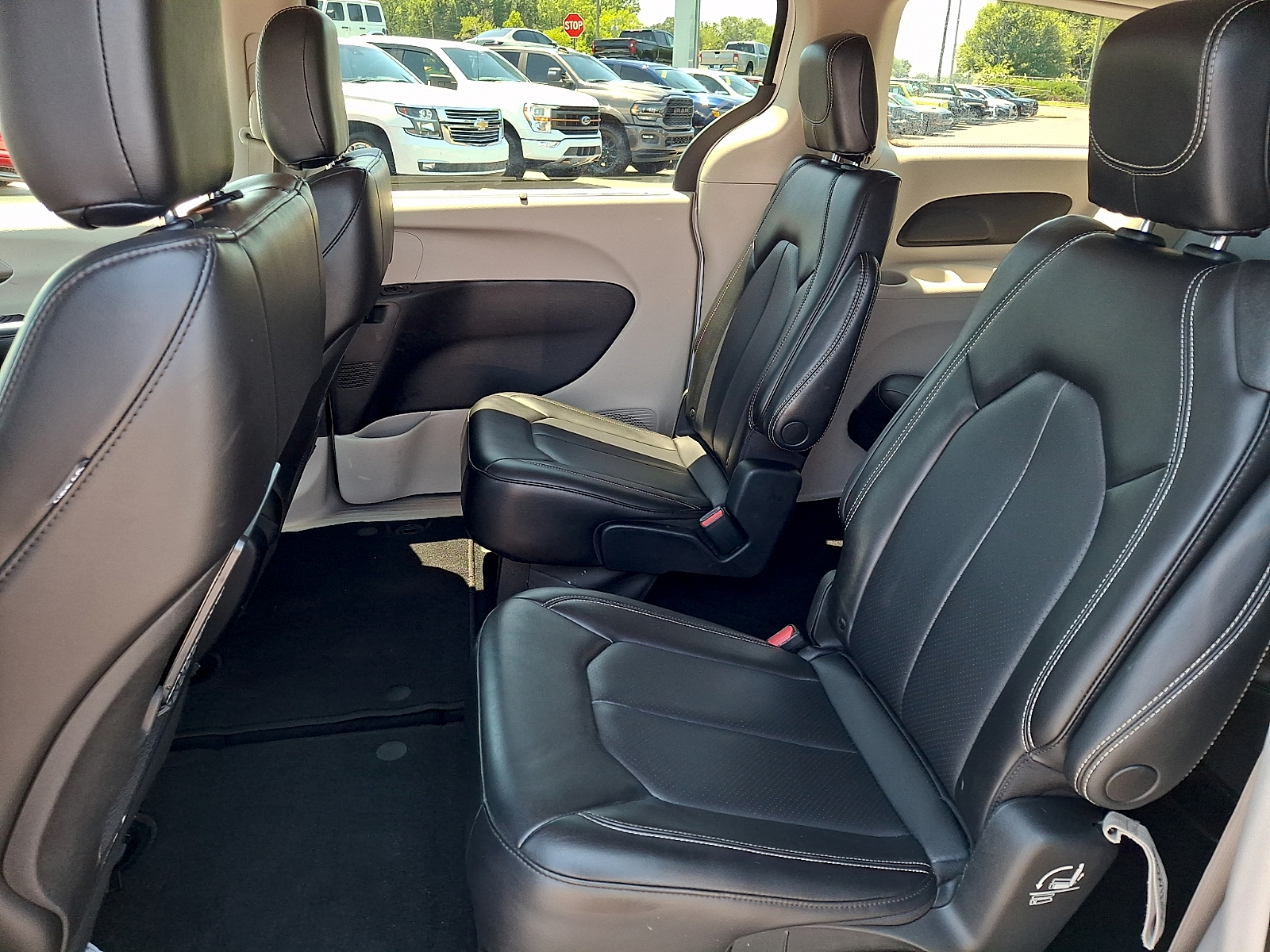 Used 2023 Chrysler Pacifica Van