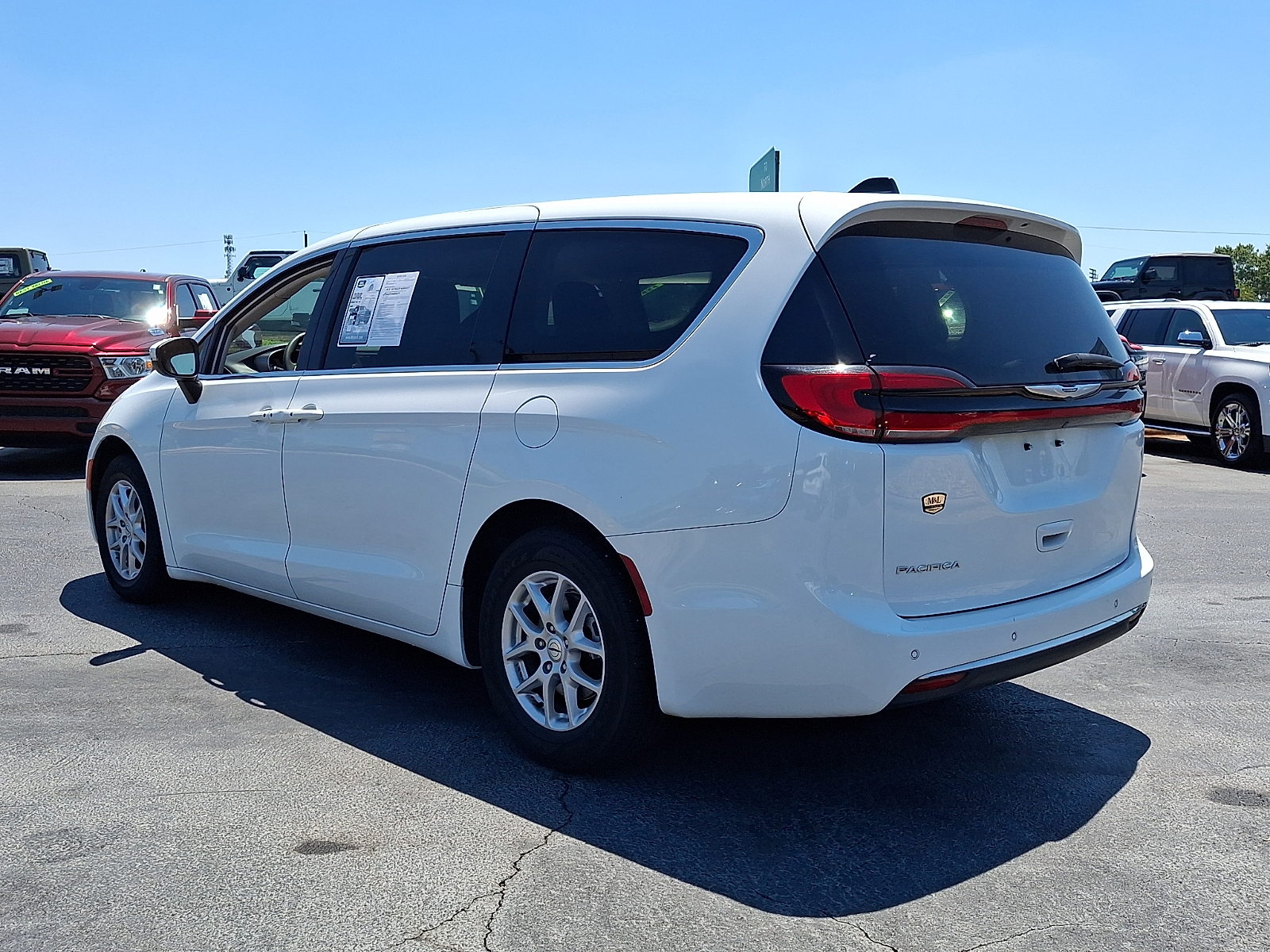 Used 2023 Chrysler Pacifica Van