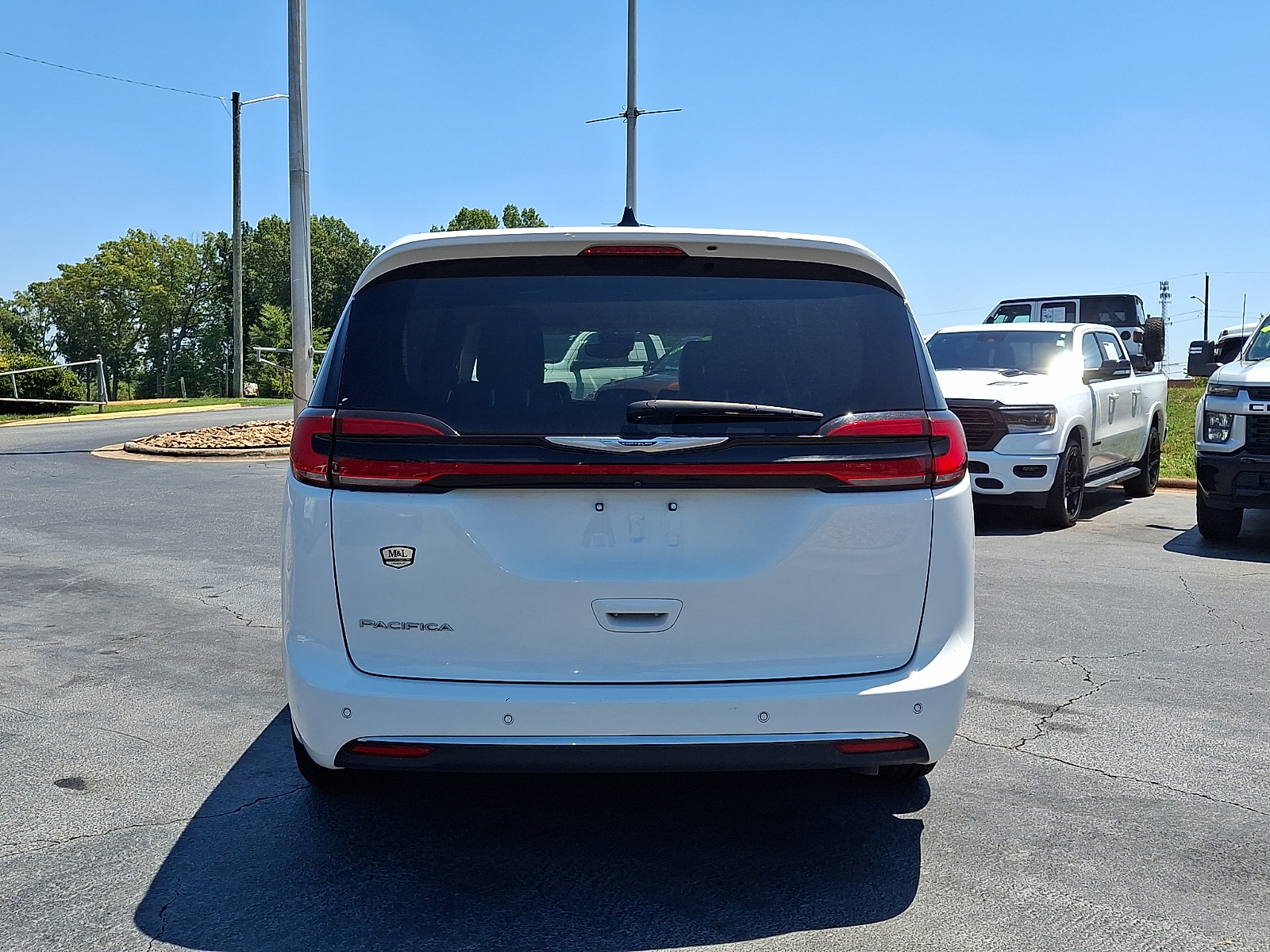 Used 2023 Chrysler Pacifica Van