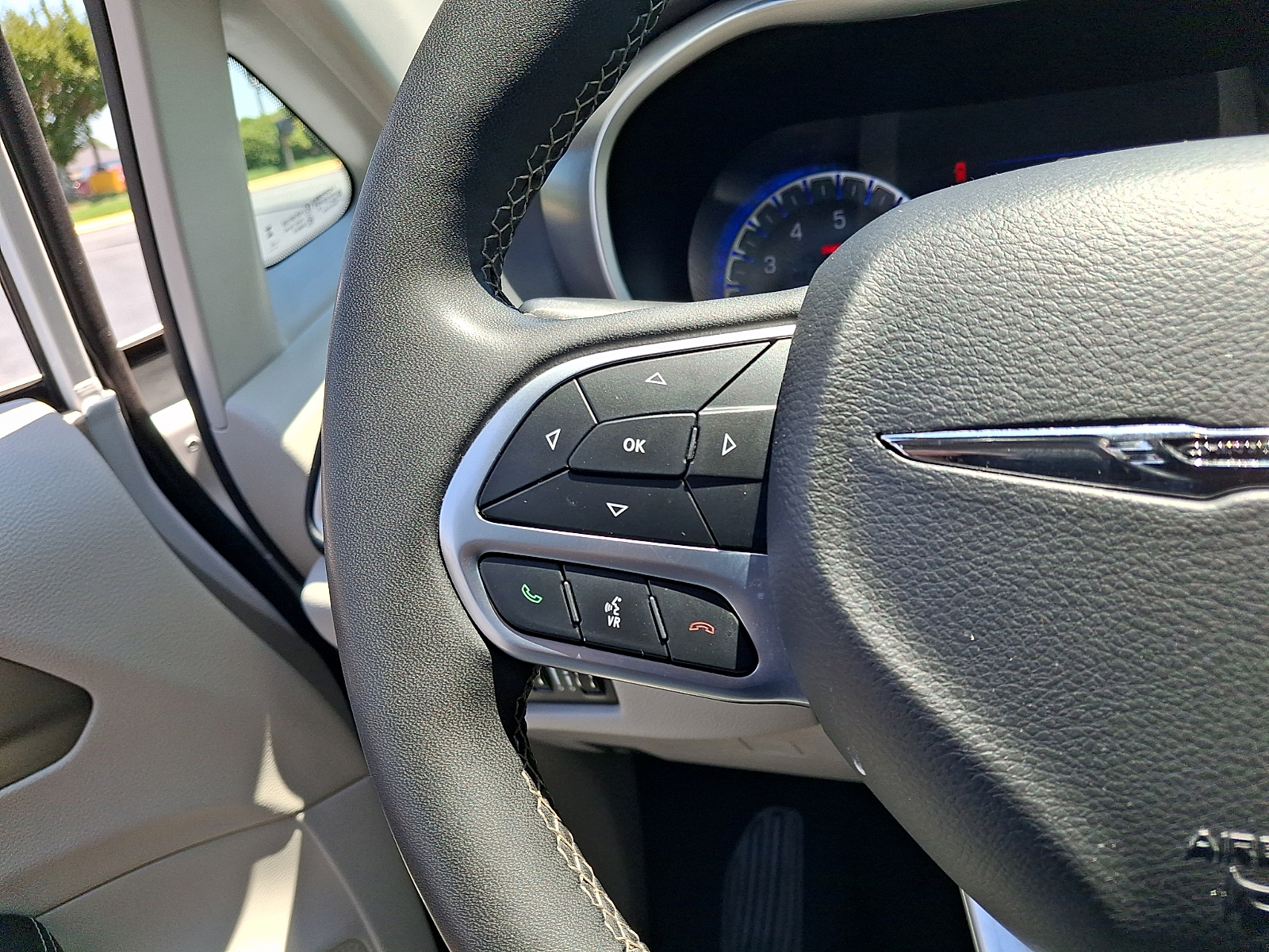 Used 2023 Chrysler Pacifica Van