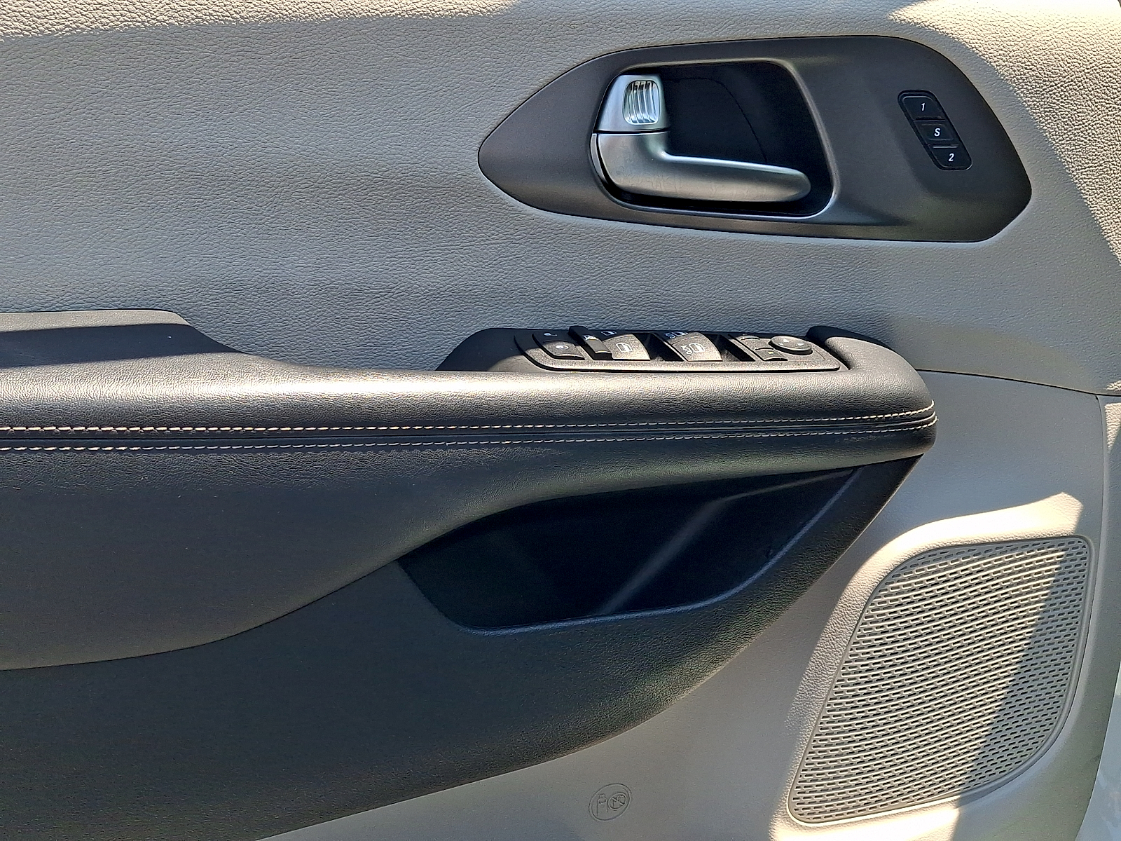 Used 2023 Chrysler Pacifica Van