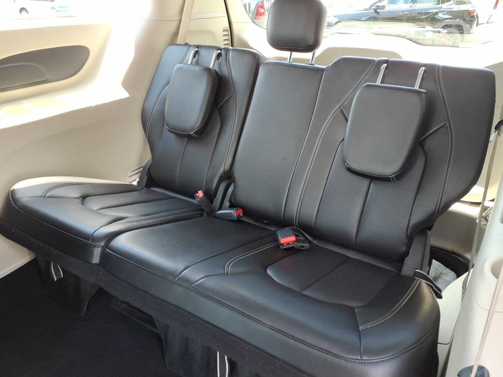 Used 2023 Chrysler Pacifica Van